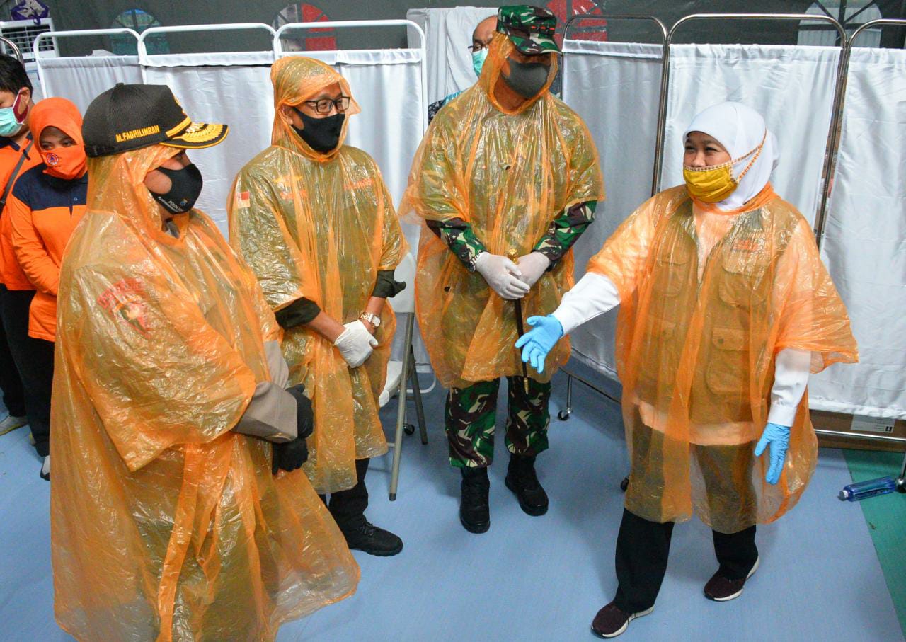 Pangkogabwilhan II Marsekal Muda Imran Baidirus bersama Gubernur Jatim Khofifah Indar Parawansa.