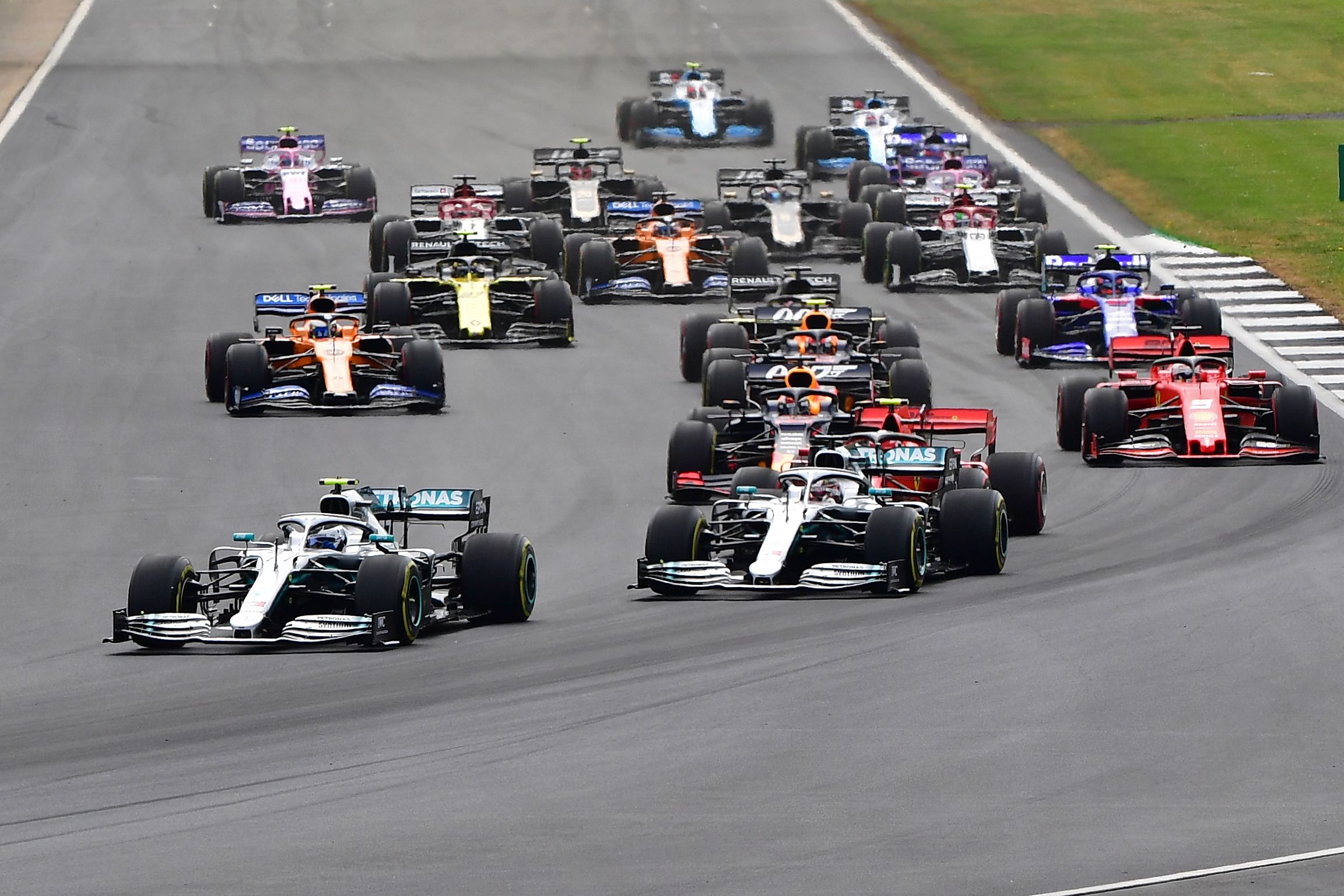 Aksi para pembalap Formula 1 di Sirkuit Silverstone, Inggris