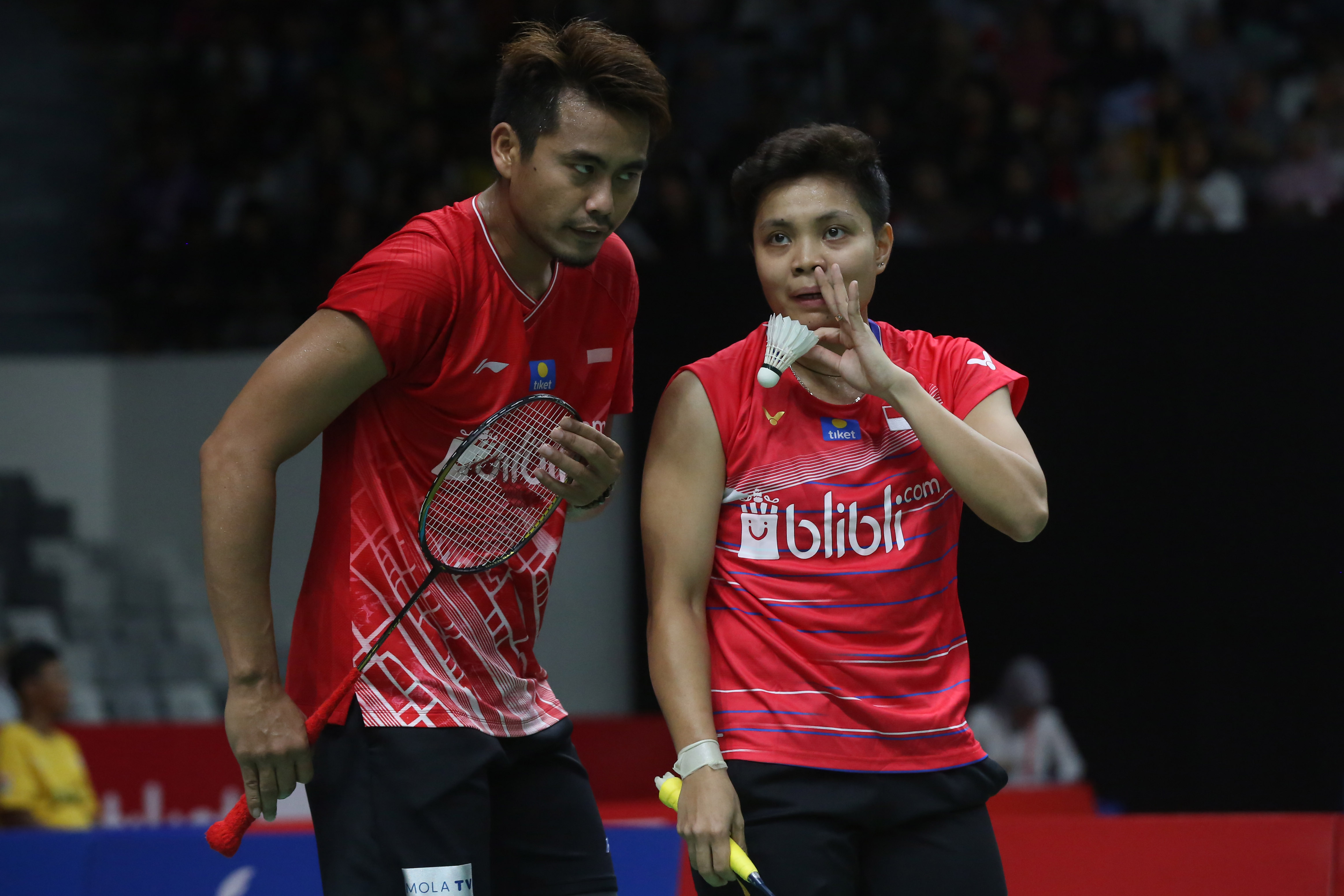 Pebulu tangkis ganda campuran Tontowi Ahmad (kiri) memutuskan gantung raket alias pensiun pada Senin (18/5).