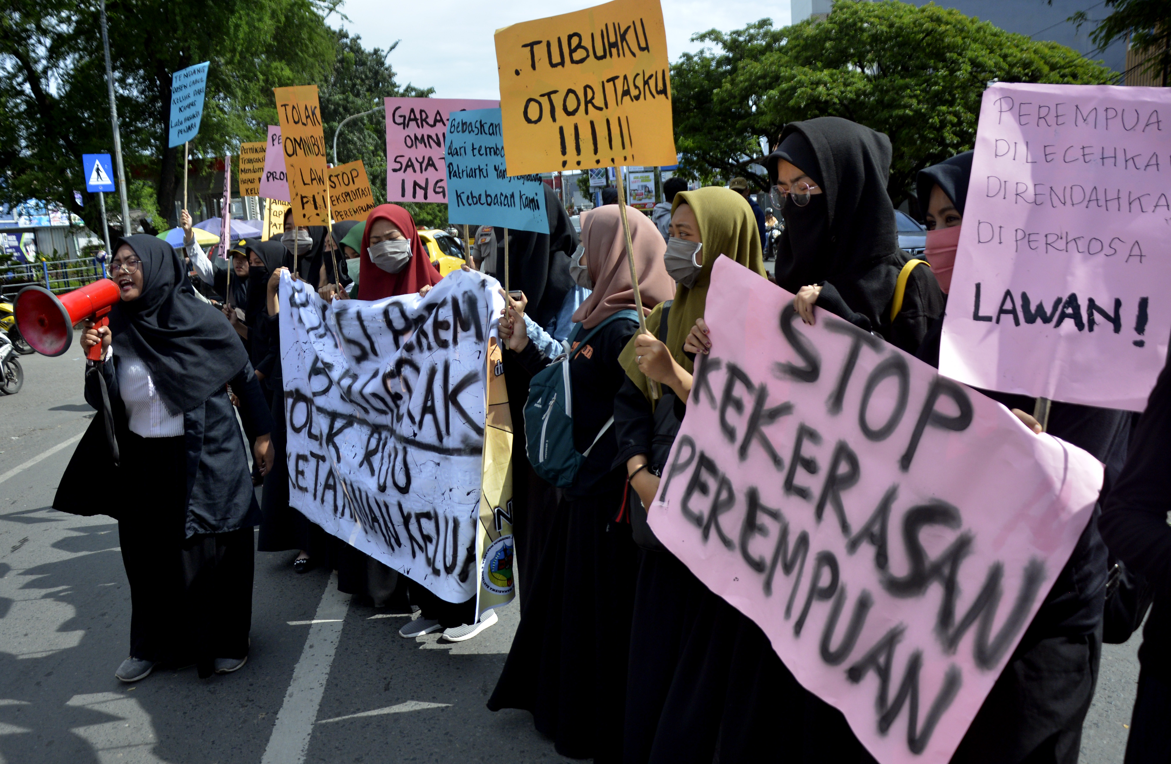 Mahasiswa Universitas Muhammadiyah (Unismuh) Makassar saat Hari Perempuan Internasional, Selasa (10/3/2020). 