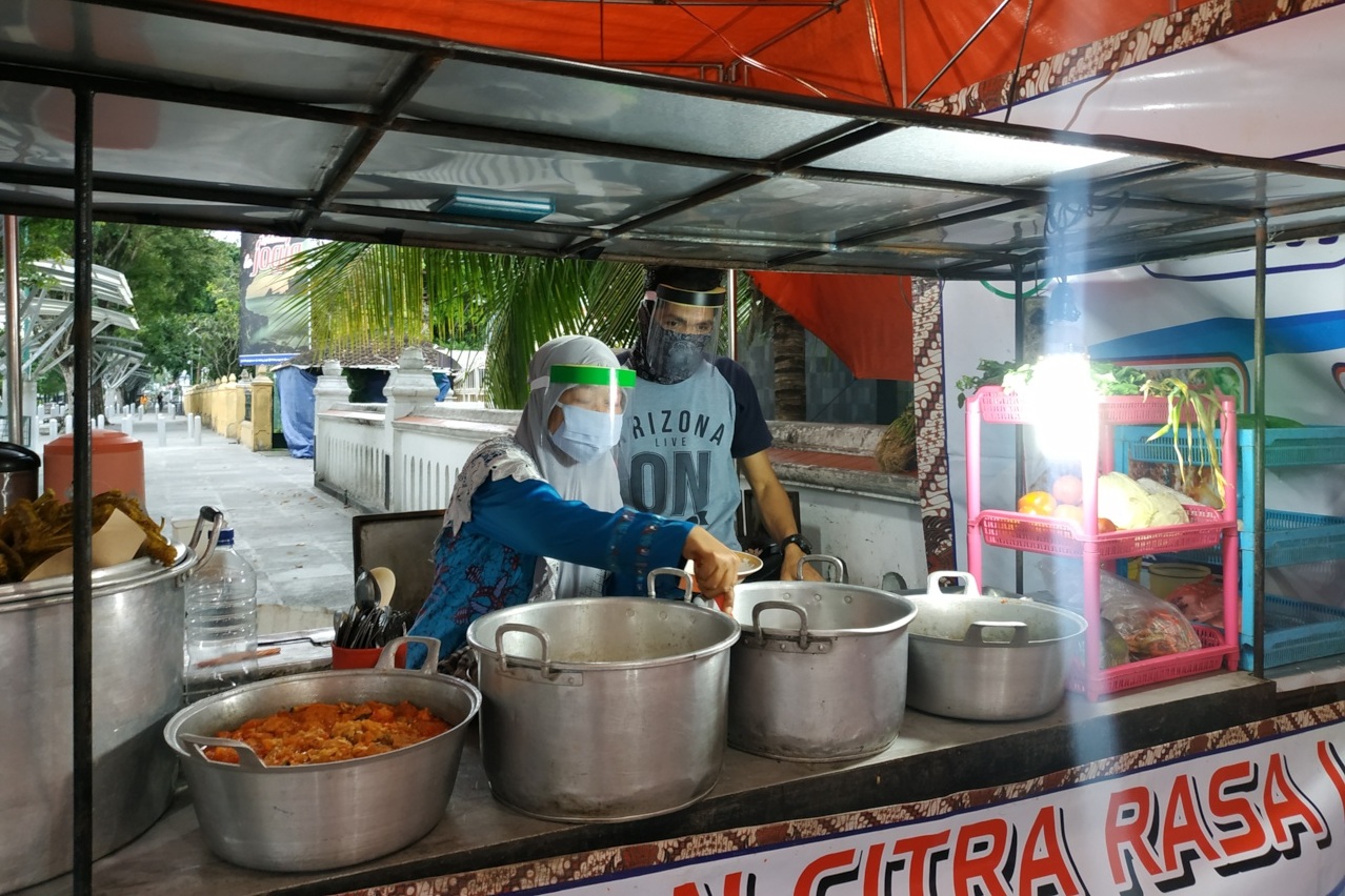 Pedagang makanan di Malioboro.