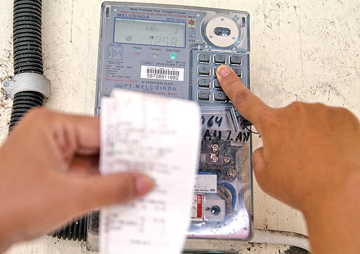 GERAKAN BERBAGI TERANG: Yayasan Anak Cinta Bangsa (YCAB) Foundation bekerja sama dengan BenihBaik.com, Do It, serta didukung PLN