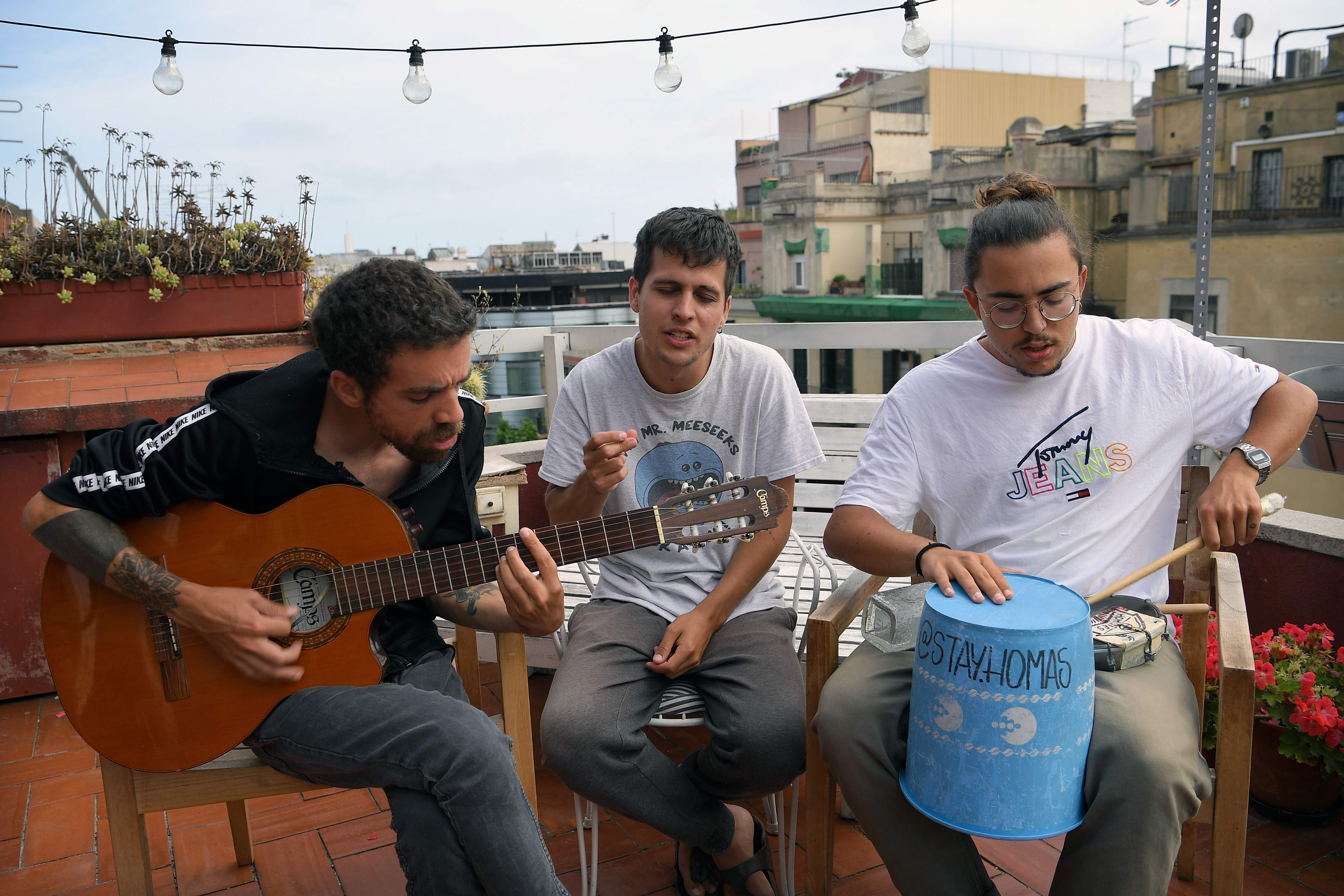 Trio Stay Homas, Rai, Klaus, dan Guillem