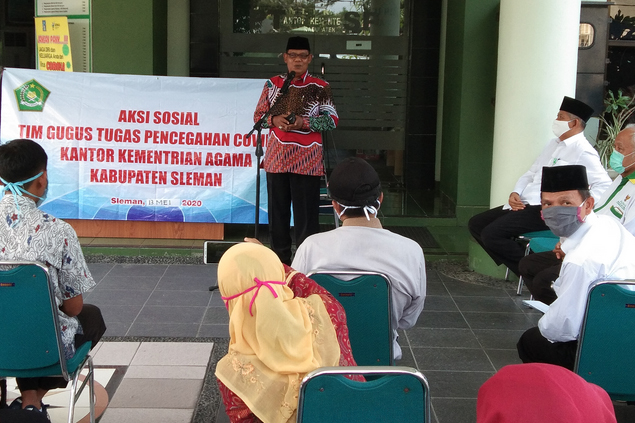 Kepala Kanwil Kementerian Agama DIY Edhi Gunawan menyarankan, umat Islam tidak menggelar salat Ied di lapangan atau di masjid, Jumat (14/5).