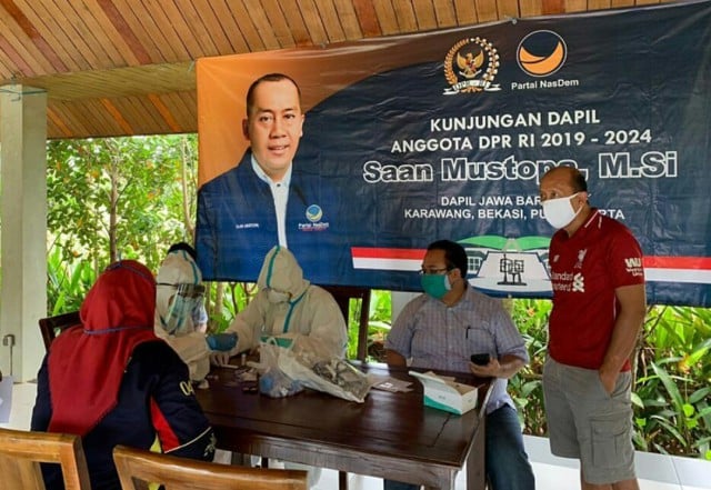 Wakil Ketua Komisi II DPR RI Saan Mustopa menggelar rapid test bagi warga di Pondok Pesantren Mandalla Khair, Rengasdengklok, Karawang.