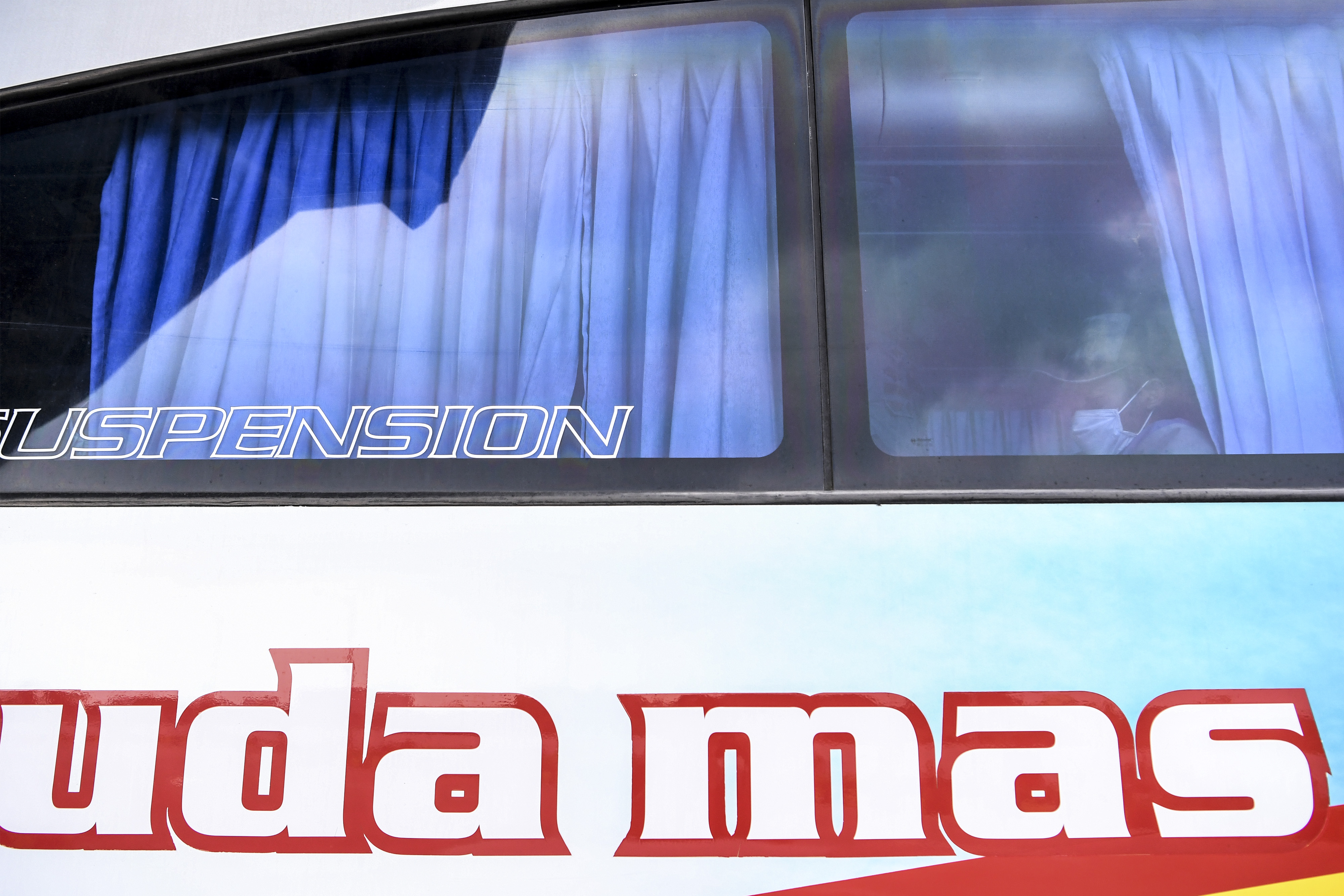 Penumpang bus AKAP di Terminal Pulogebang yang akan keluar kota