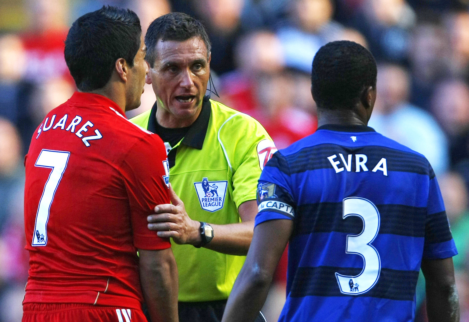 Luis Suarez (kiri), Patrice Evra (kanan)