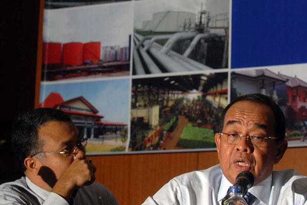  Dirut PT  PT Hutama Karya Bintang Perbowo (kanan) 