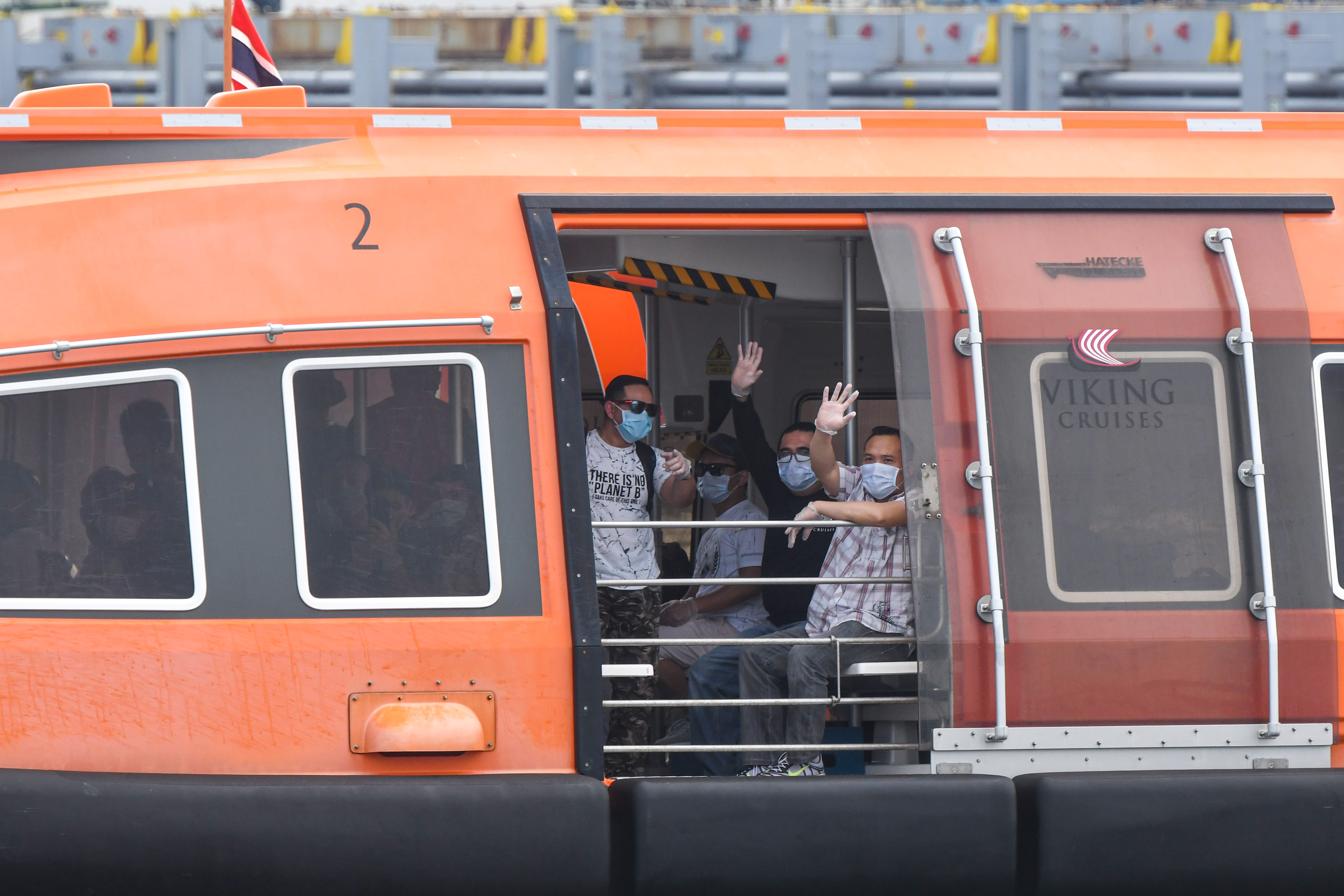 WNI ABK Kapal Pesiar MV Viking Orion di 'tender boat'  di Pelabuhan JICT, Tanjung Priok sebelum jalani isolasi di hotel (11/5)