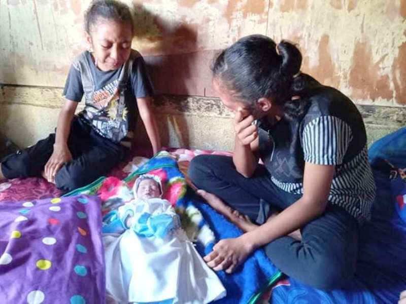 Pertolongan terlambat karena akses jalan ditutup di Flores Timur, NTT menyebabkan korban jiwa.