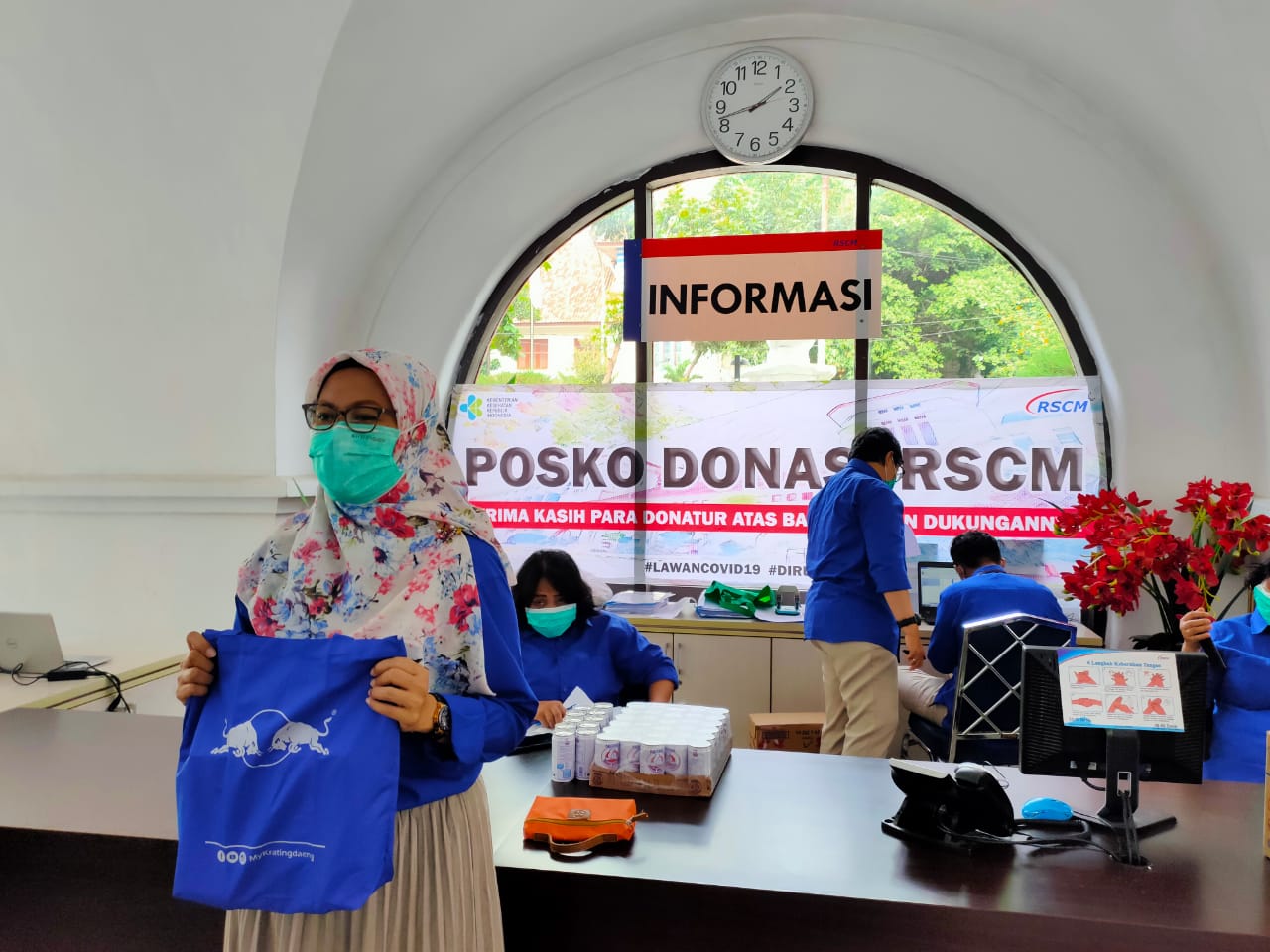 Donasi PT. Aheb untuk tenaga medis di RSCM
