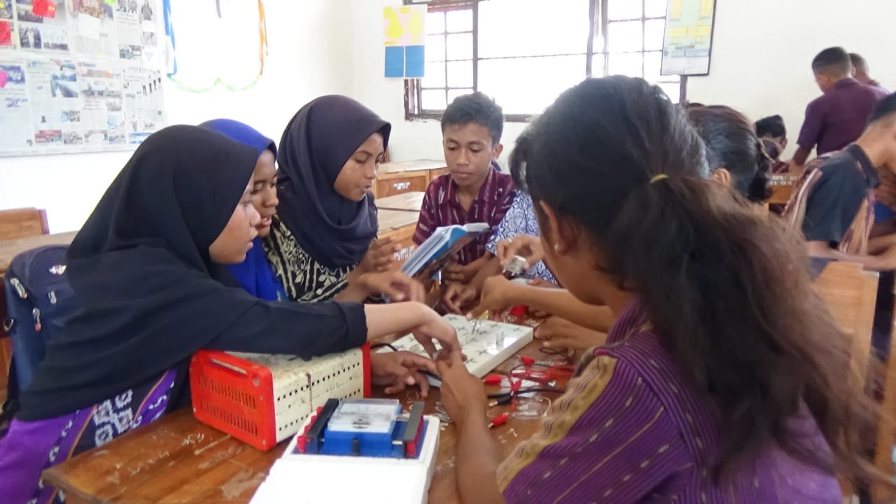 Pemkab Flores Timur meyediakan tiga jalur dalam penerimaan peserta didik baru (PPDB) 2020 dengan sistem daring.