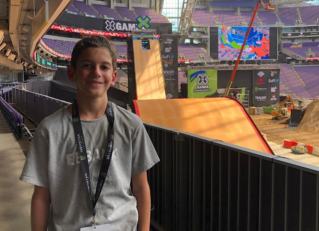 Gui Khury, skateboarder berusia 11 tahun asal Brasil melampaui rekor putaran 900 derajat yang dibuat Tony Hawk tahun 1999.