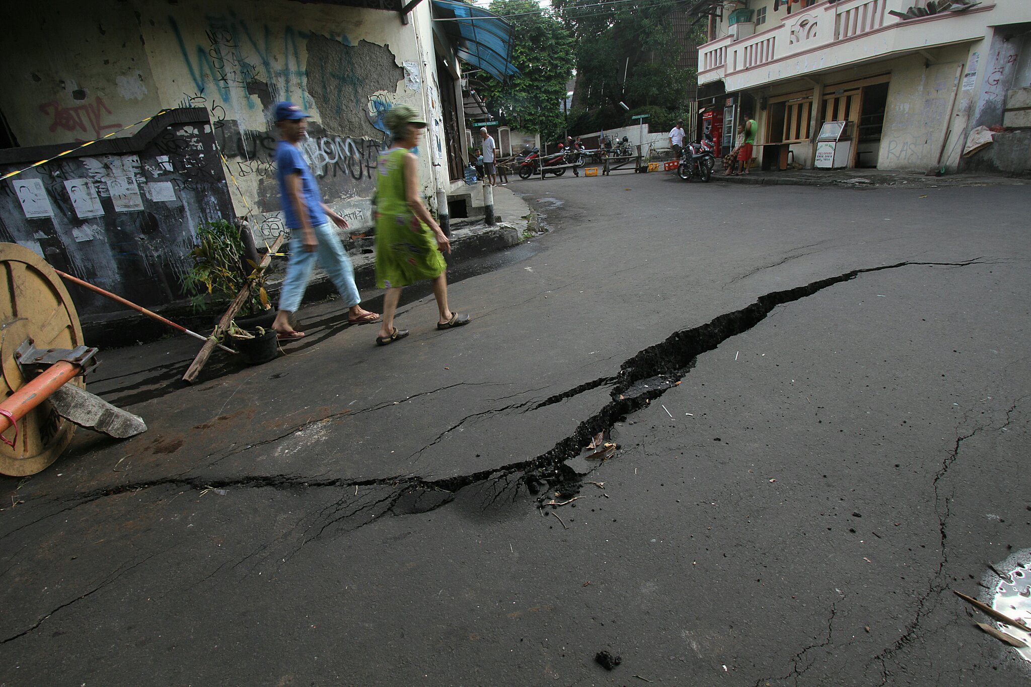 Pergeseran tanah di Slipi yang membuat jalan terbelah pada 2015 silam