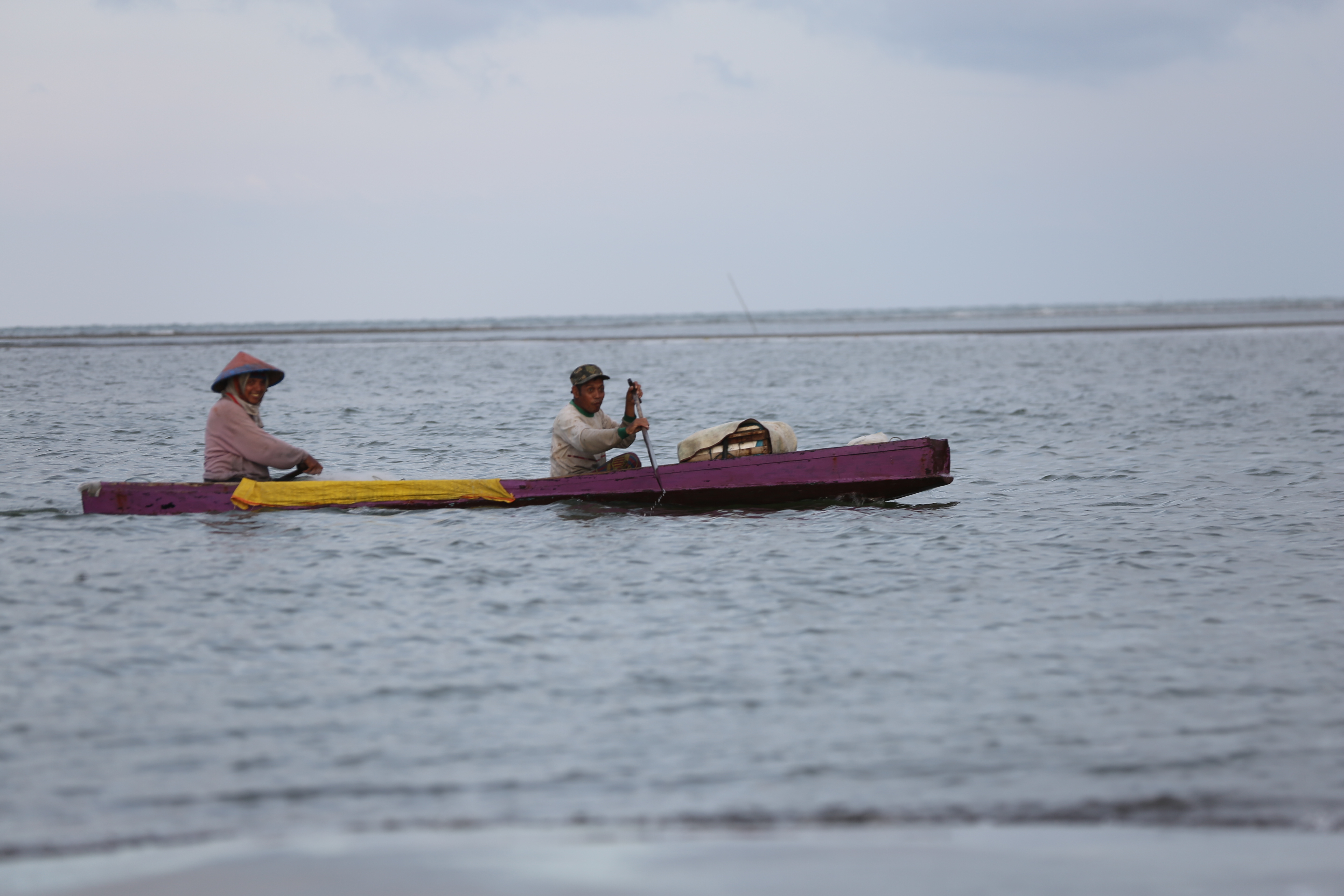 Gelombang laut tinggi di wilayah Aceh, kapal penyeberangan menunda beroperasi. Para nelayan diminta waspada.
