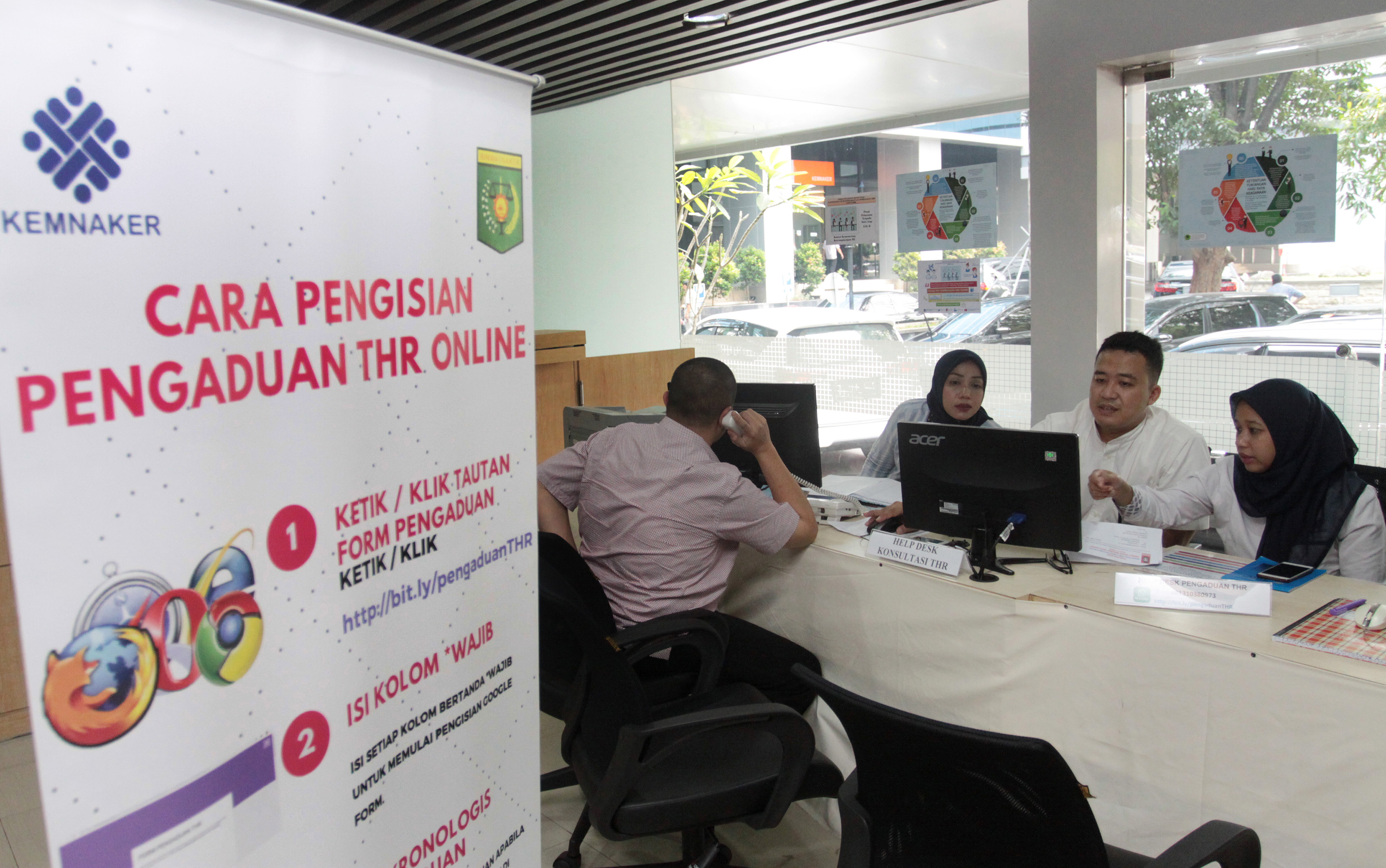 Posko pengaduan THR online.