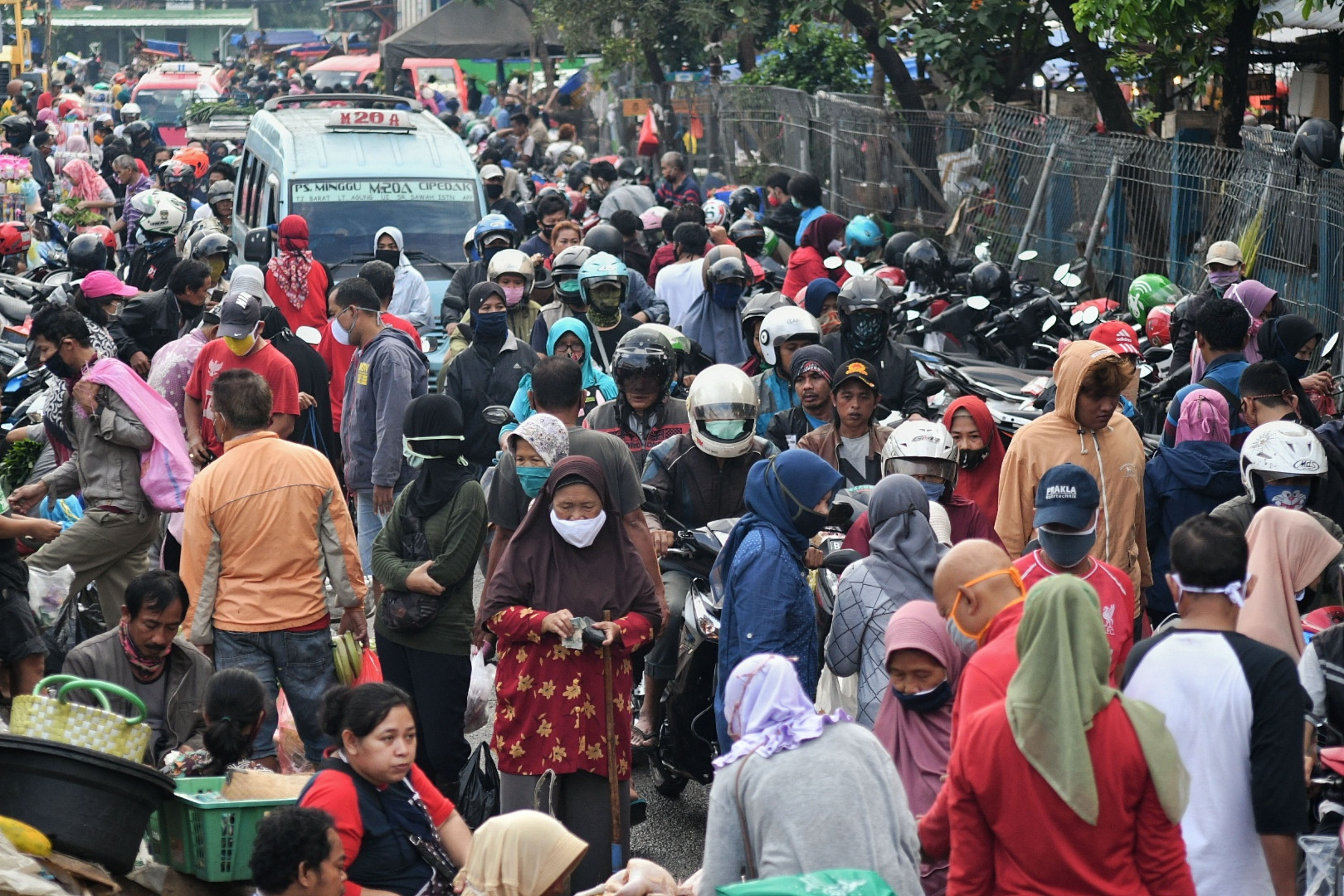 Suasana di Pasar Minggu, Jakarta, Kamis (21/5)