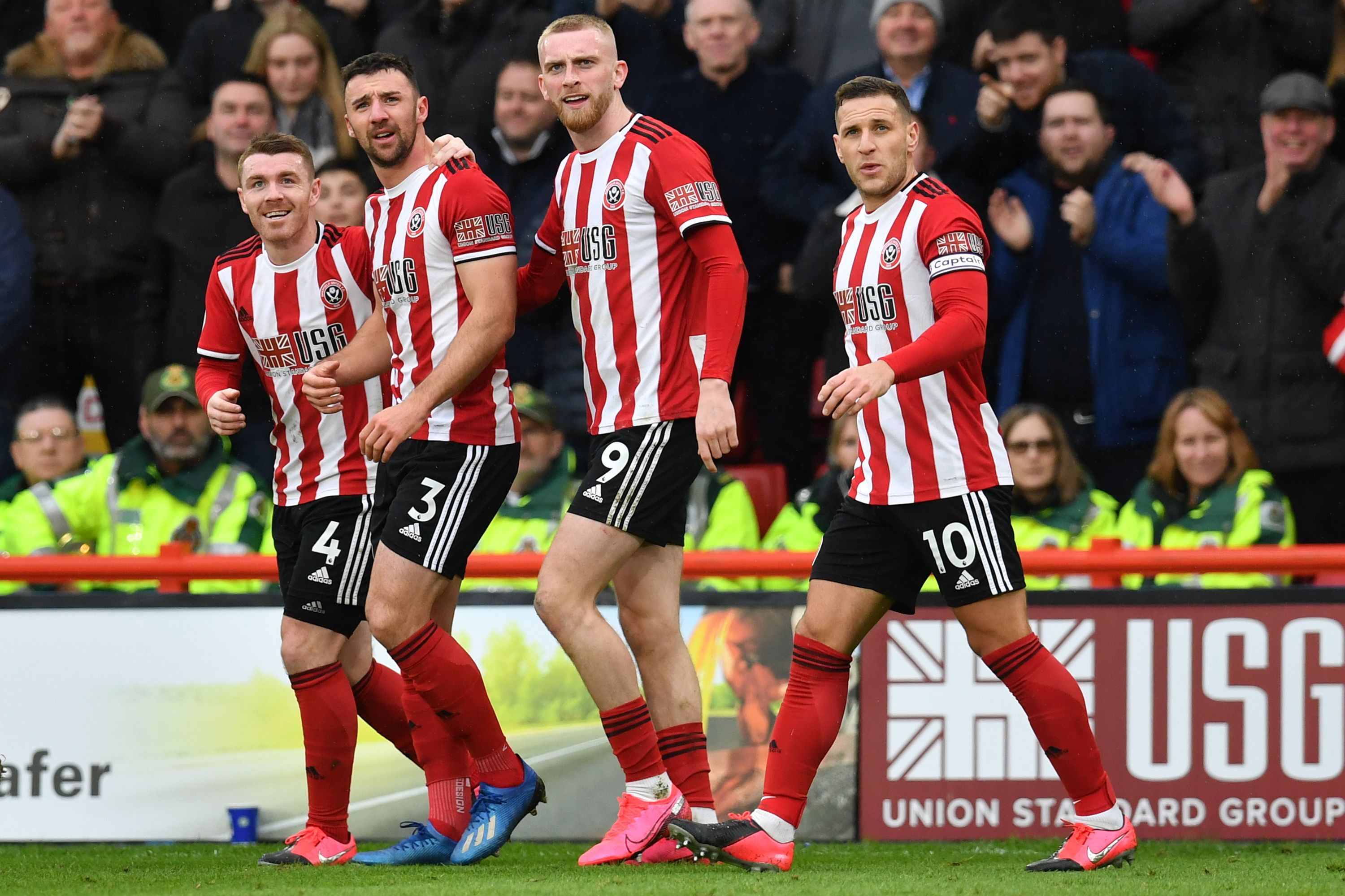 Bek Sheffield United Irlandia Enda Stevens merayakan golnya di Bramall Lane di Sheffield pada 22/2/2020