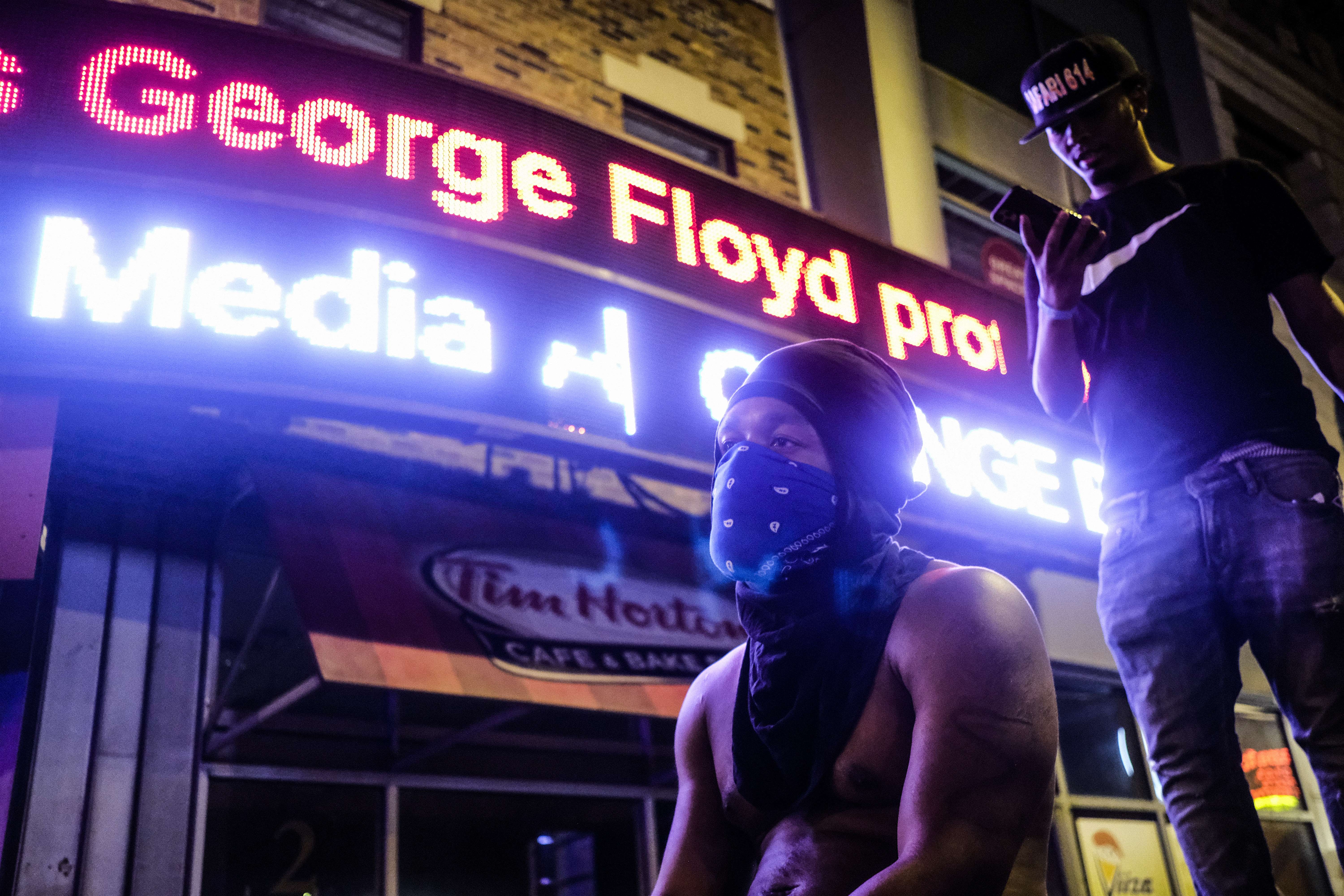 Para pengunjuk rasa berdemonstrasi di Pusat Kota Columbus karena protes terhadap pembunuhan Georde Floyd di Minneapolis.