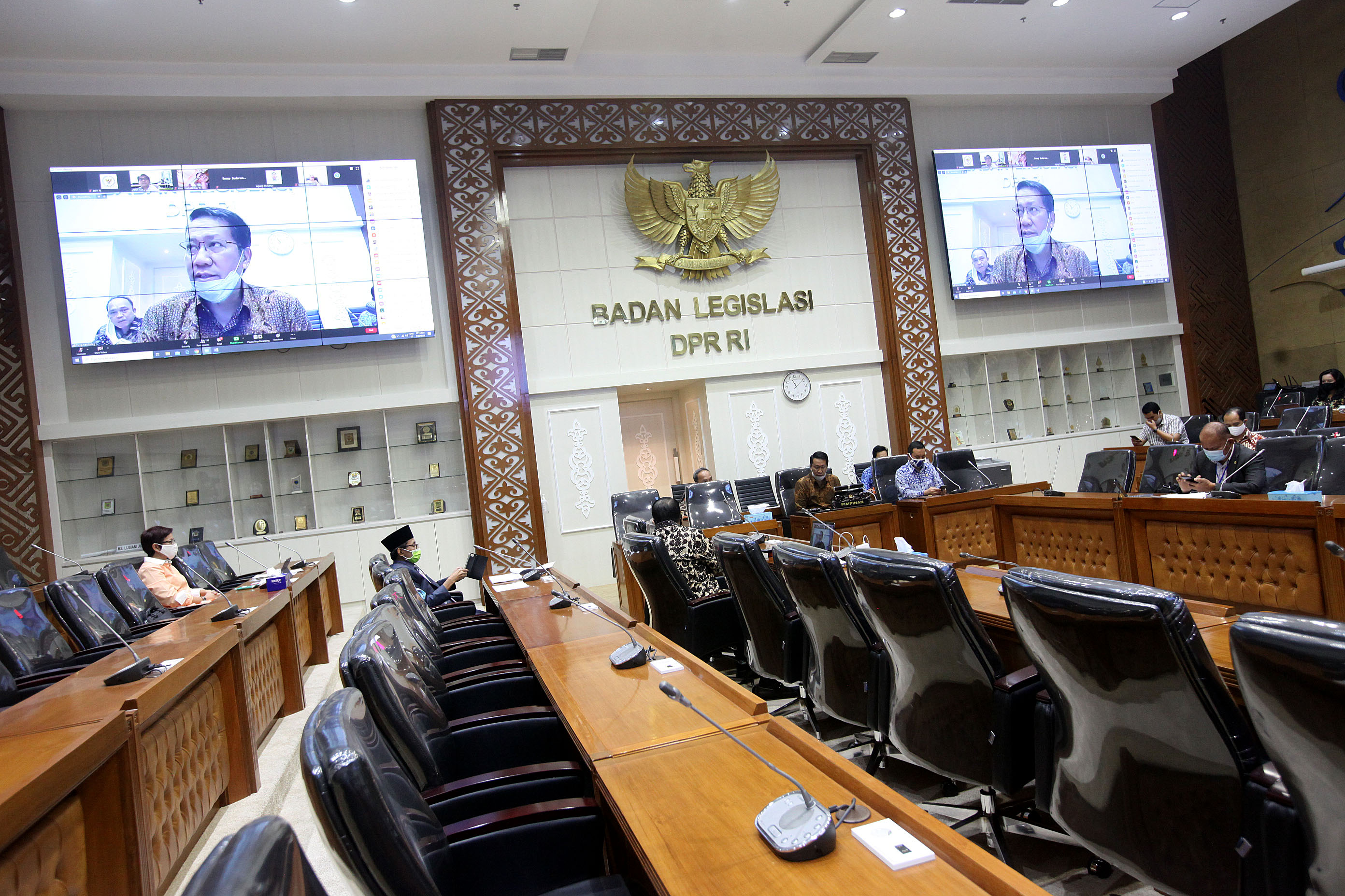 Rapat Baleg DPR RI membahasRUU cipta kerja