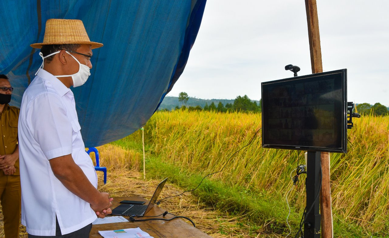 Bupati saat video confrence dengan Mentan SYL.
