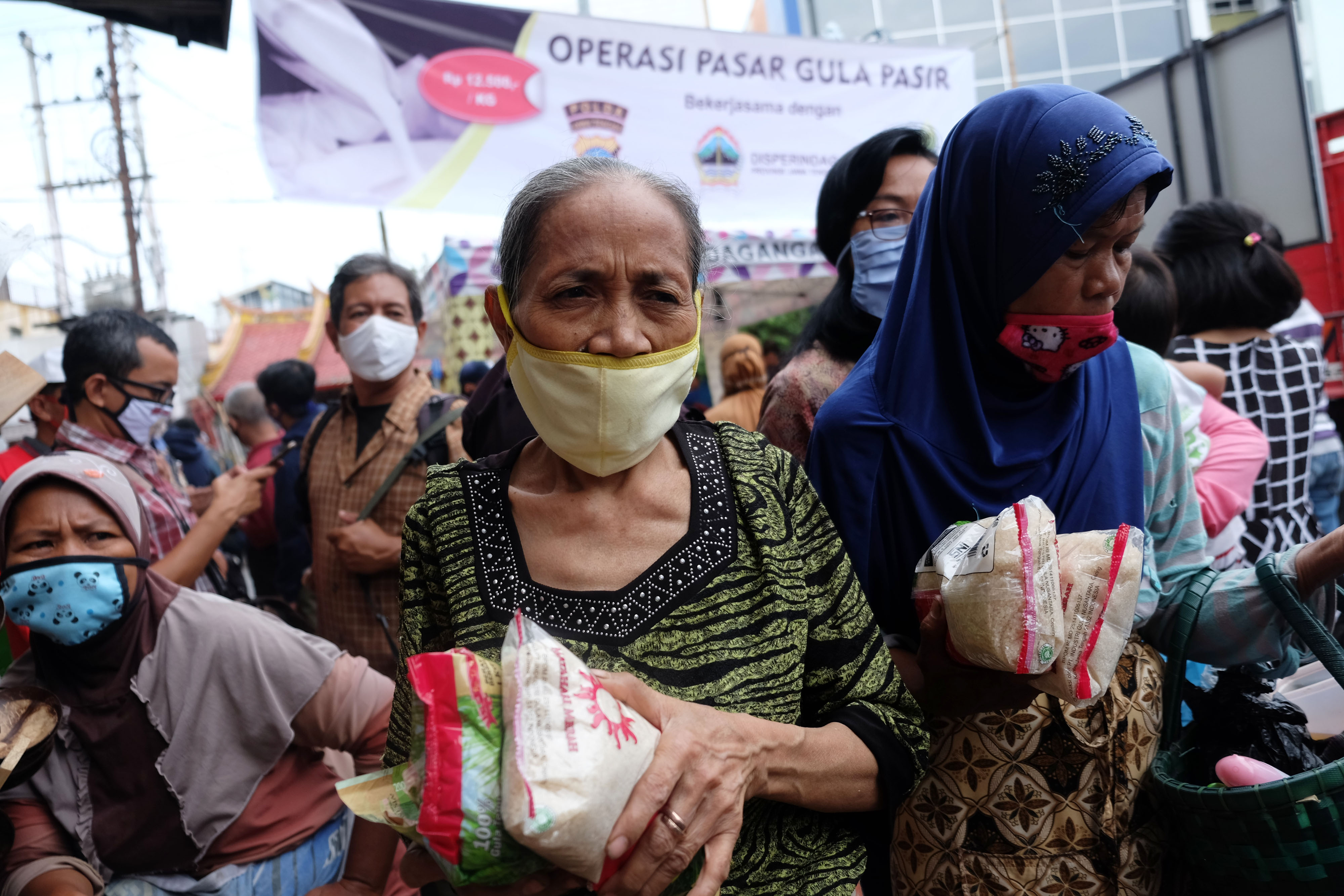 Operasi pasar gula pasir selama Ramadan