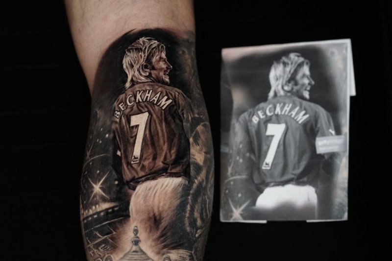 Tato terbaru gelandang Persija Marc Klok bergambar pemain legendaris Inggris David Beckham. 