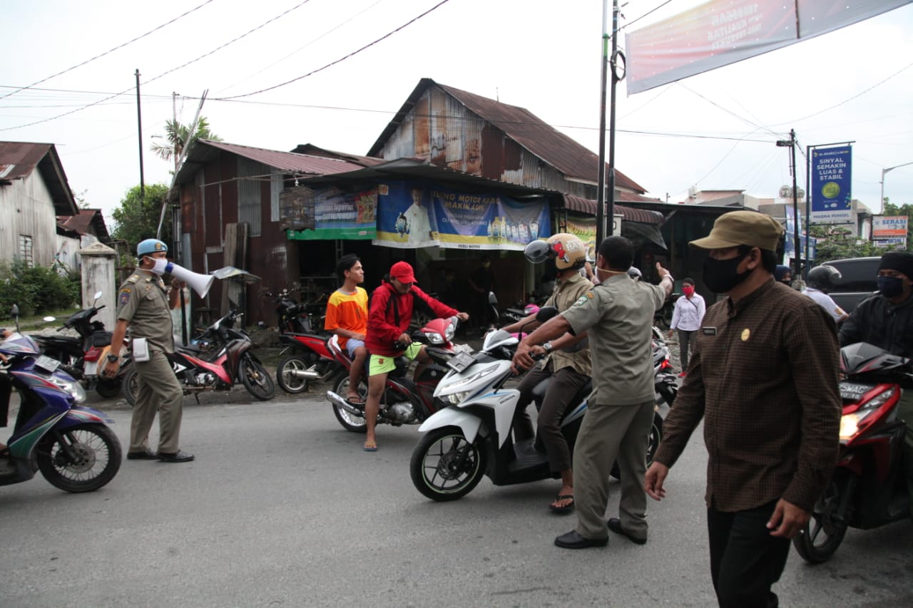 Tim Satgas Covid-19 Kota Pematangsiantar gencar sosialisasi kepada pengendara sepeda motor tanpa masker.