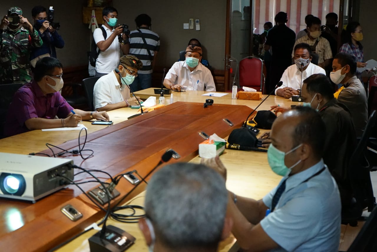 Rakor Pemkot Denpasar dengan Forkompimda Kota Denpasar membahas tentang percepatan penanganan Covid-19 di Denpasar, Rabu (6/5). 