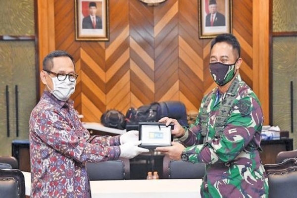 Kepala Staf Angkatan Darat (Kasad) Jenderal Andika Perkasa dan Direktur Human Capital Management PLN Muhamad Ali di Mabes AD Jakarta