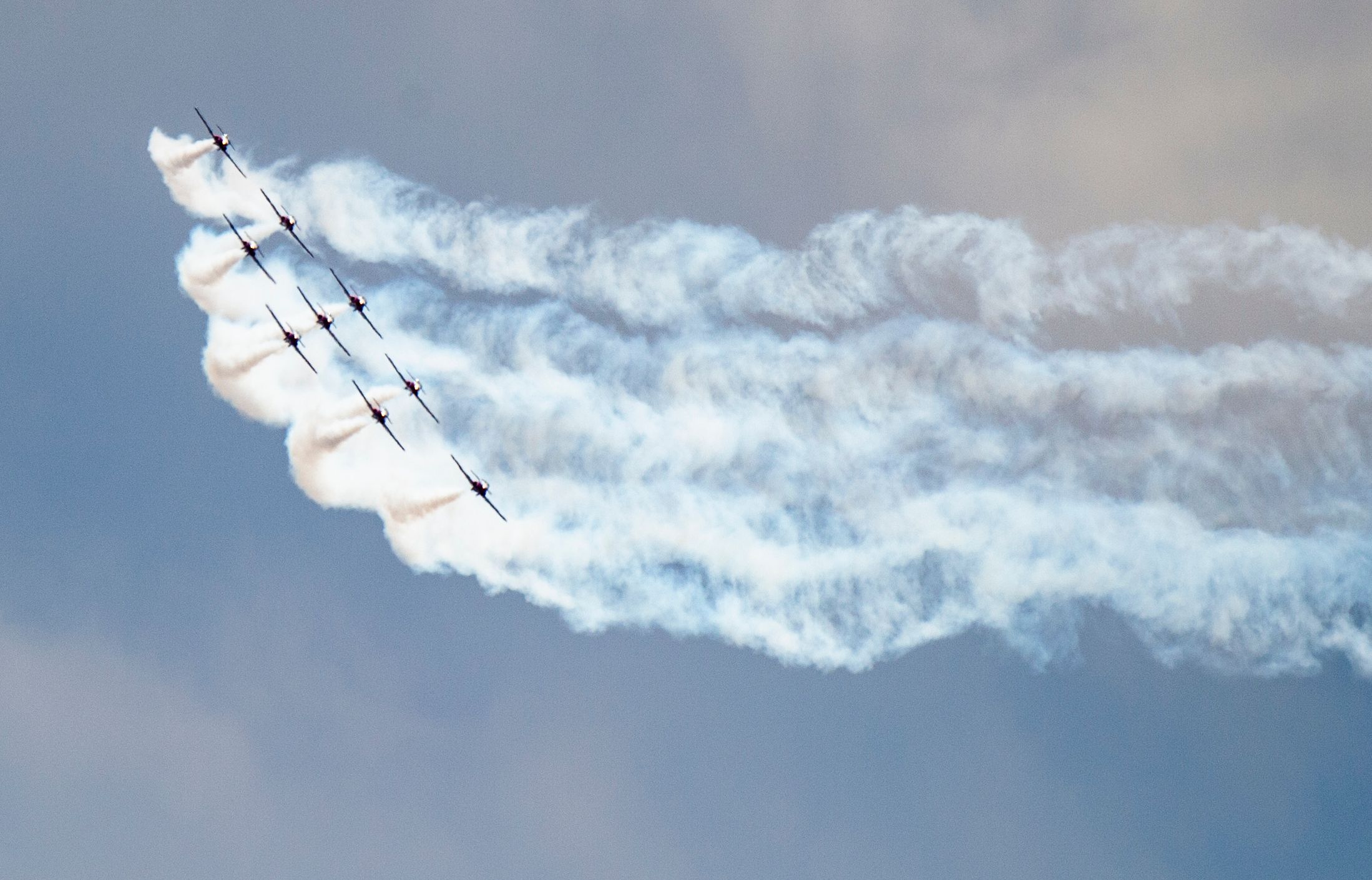 The Snowbirds, tim akrobatik the Royal Canadian Air Force terbang di Montreal pada 7/5/2020