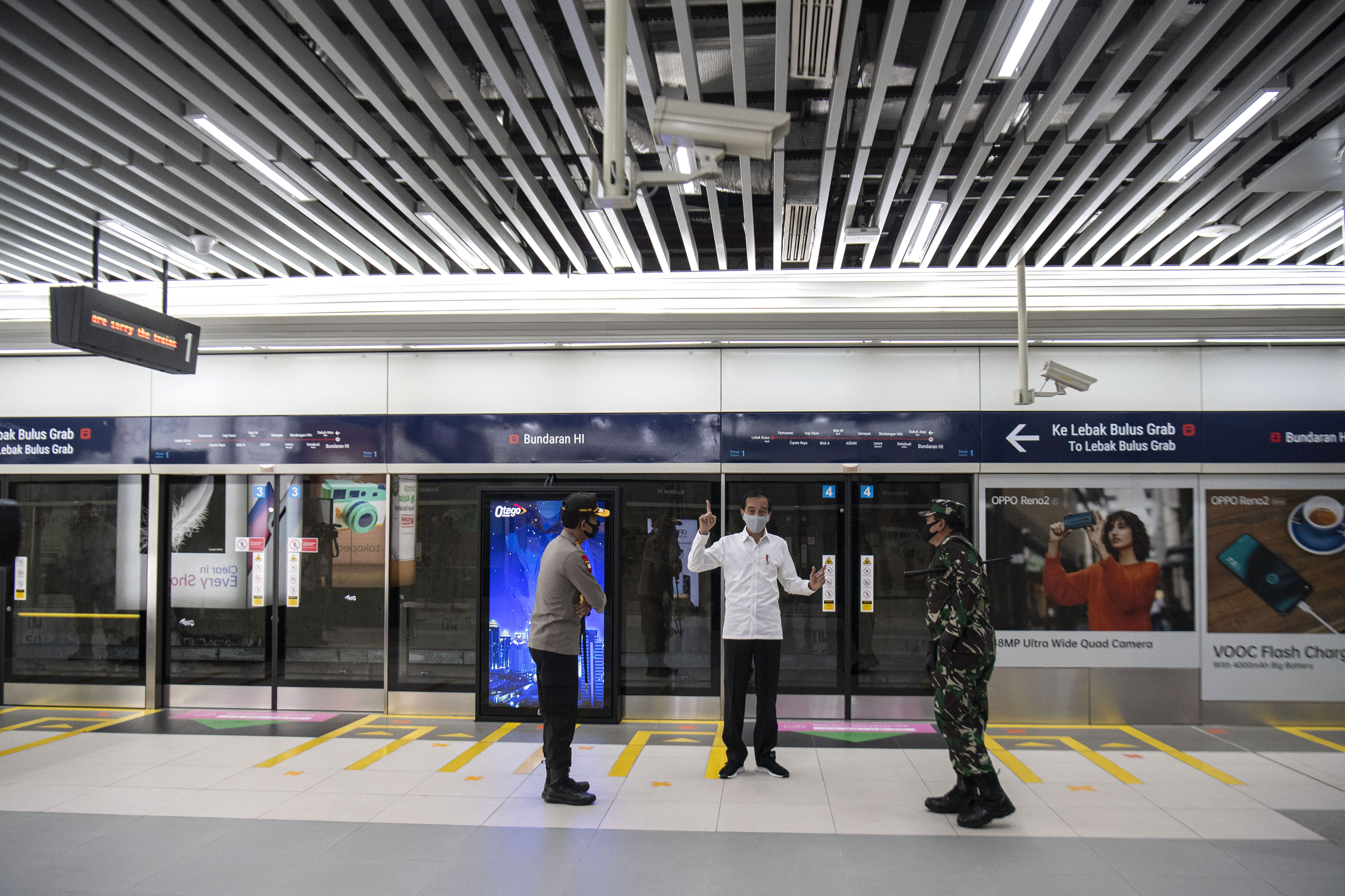 Presiden Joko Widodo meninjau kesiapan fasilitas publik untuk menerapkan kenormalan baru di tengah pandemik covid-19