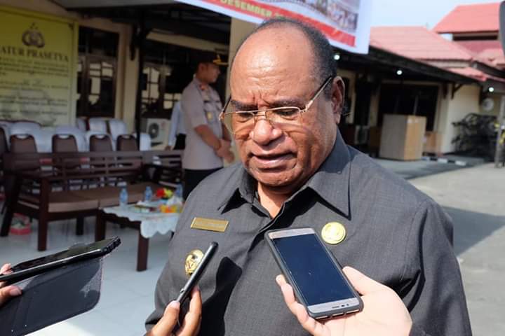 Wali Kota Sorong, Lambert Jitmau