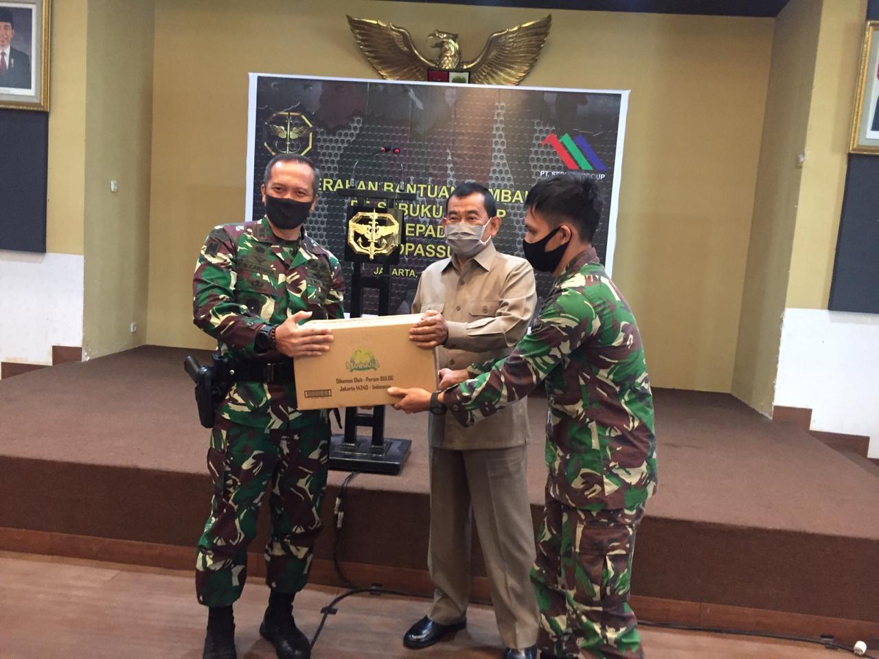 Pemberian bantuan gula kepada Kopassus