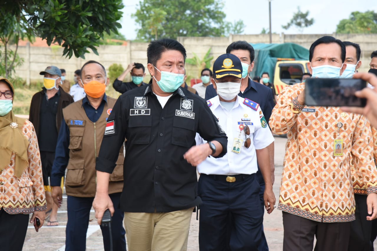 Gubernur Sumsel Herman Deru memantau penerapan PSBB di titik-titik check poin, bundaran, Simpang Patung Kuda dan Terminal di Kota Prabumulih