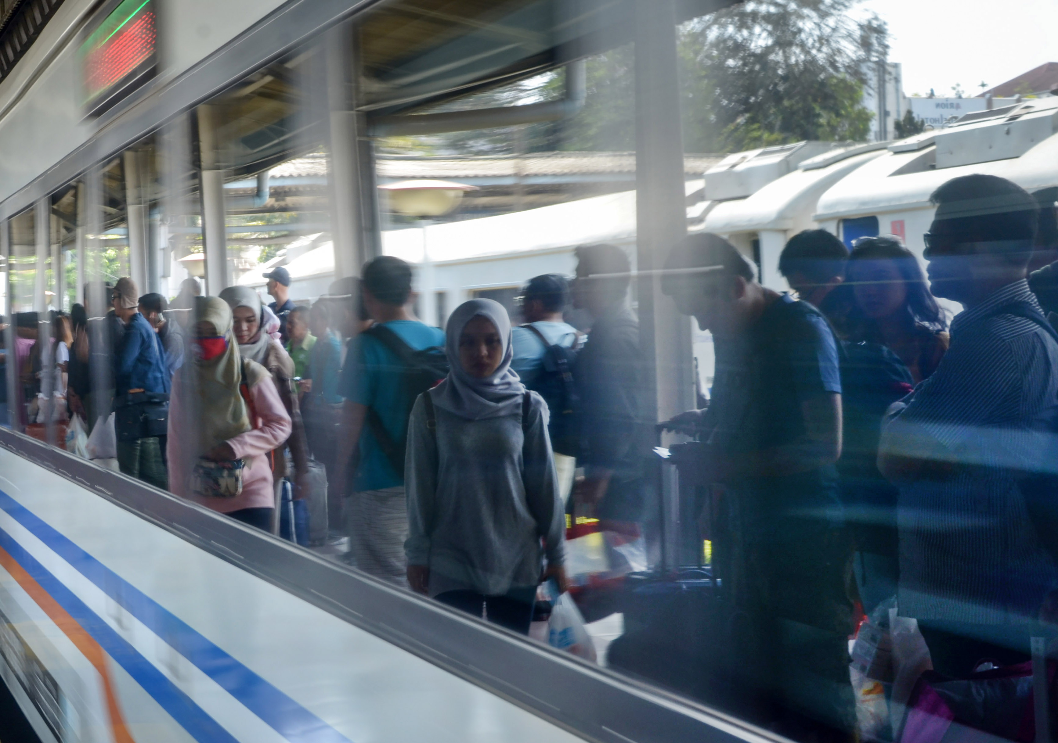 KA Argo Parahyangan di Stasiun Gambir, Jakarta