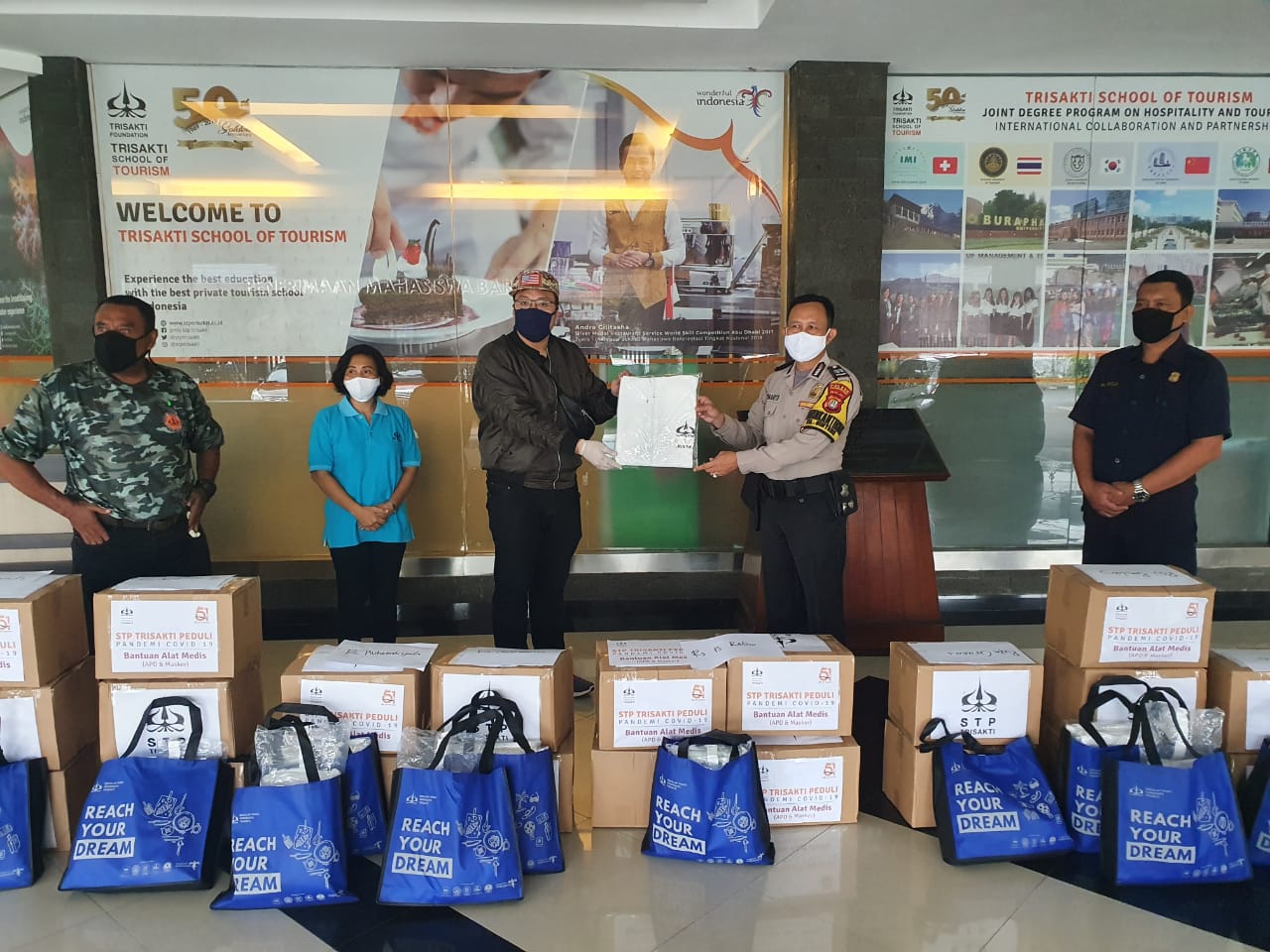 Donasi APD dari STP Trisakti