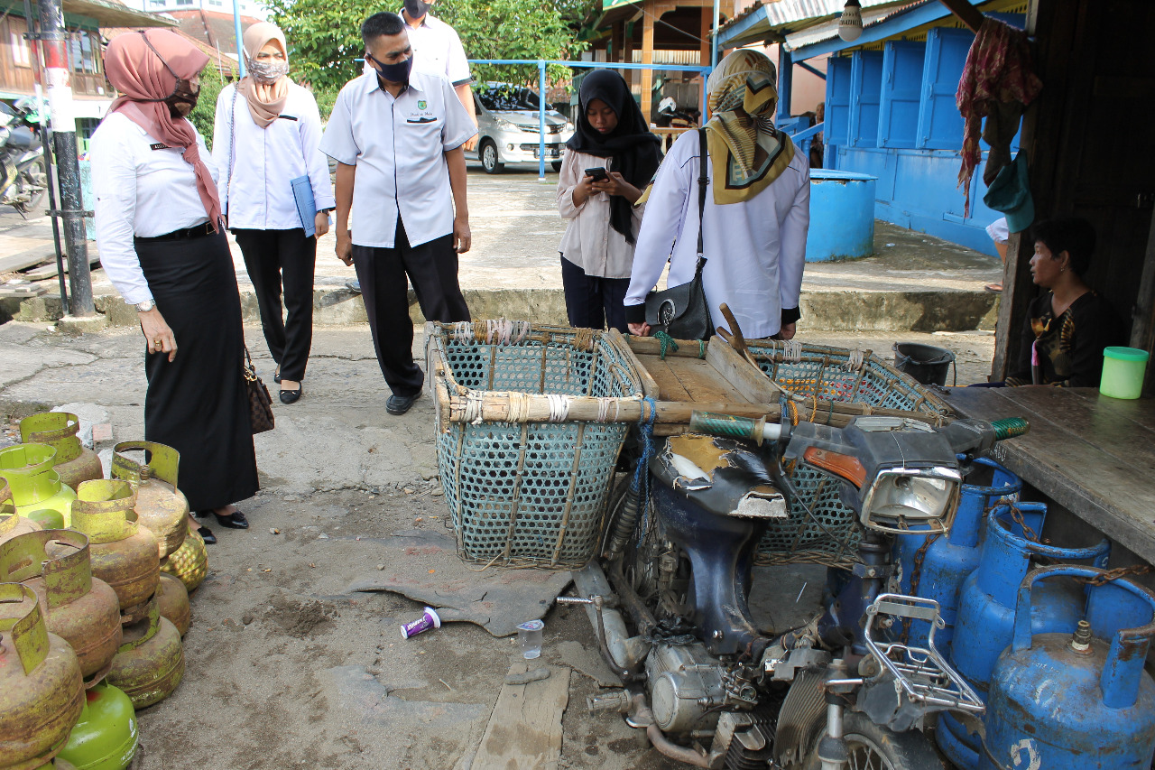  Disperindag Musi Banyuasin melakukan sidak ke pangkalan-pangkalan penjualan gas elpiji, Rabu (27/5/2020)