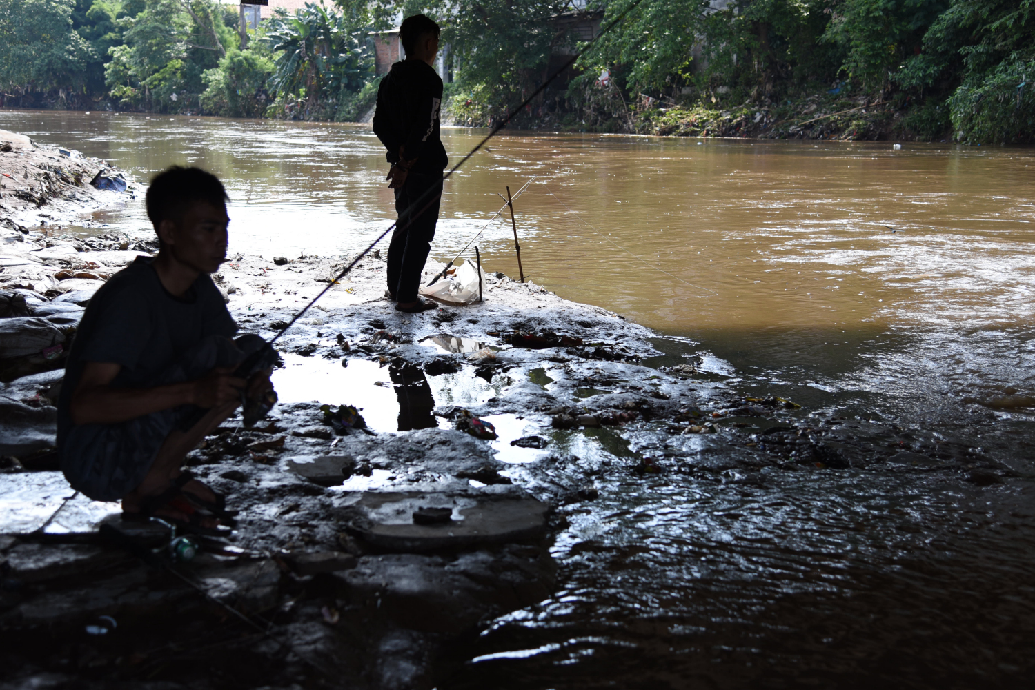 Bantaran Kali Ciliwung, wilayah Kebon Pala, Jatinegara, Jakarta Timur, Senin (2/3/2020). 