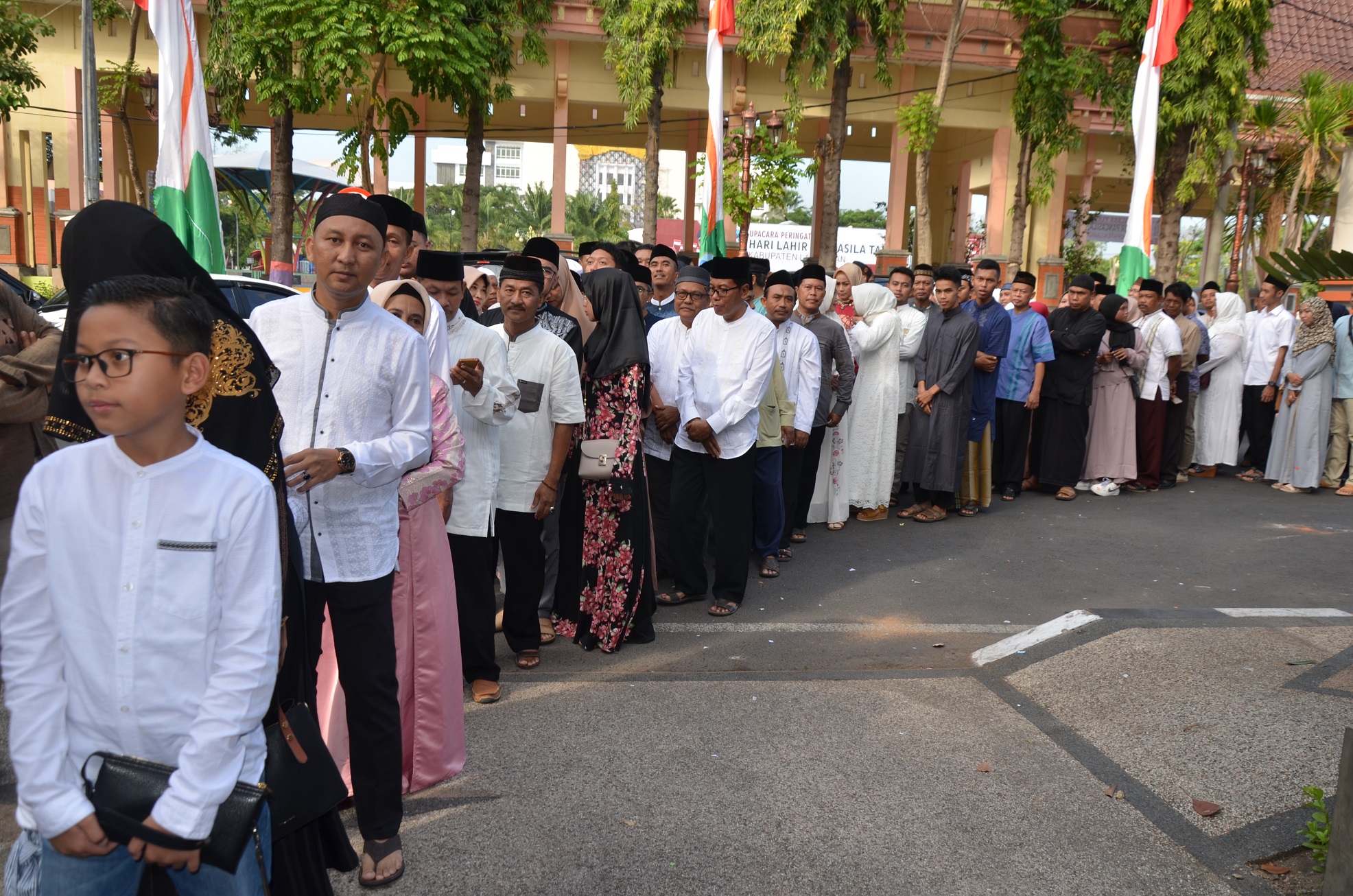 Tradisi open house setelah salat Ied di Pendopo Kabupaten Lamongan selalu digelar. Namun lebaran tahun ini open house ditiadakan.