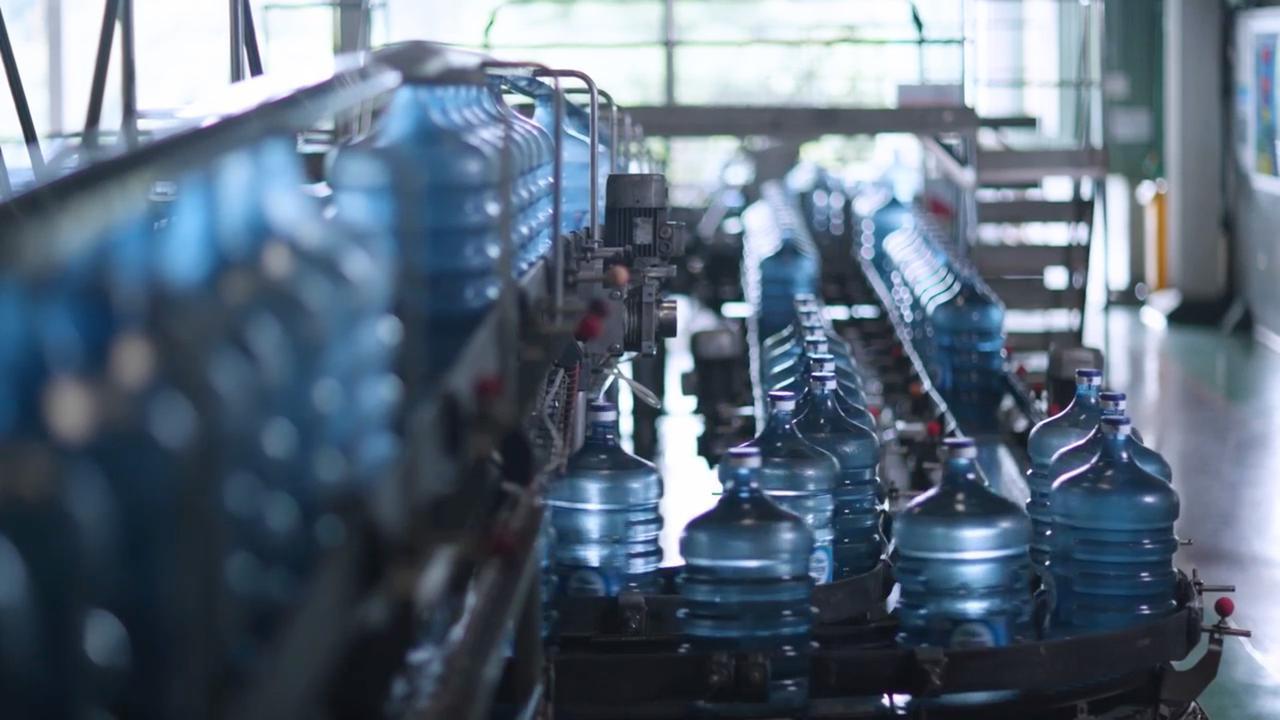 pengemasan air minum kemasa dalam galon