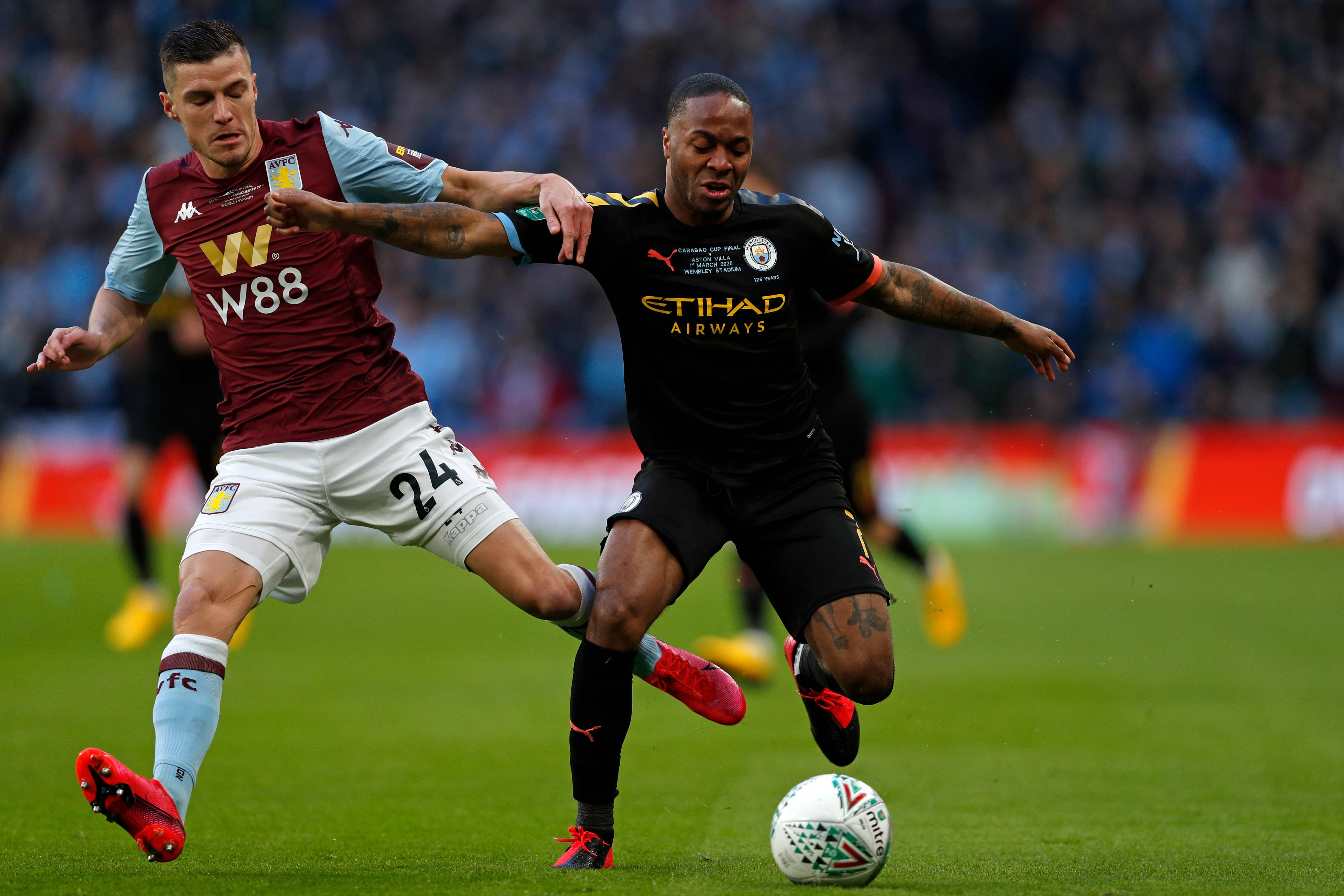  Frederic Guilbert (kiri) dan Raheem Sterling (kanan) saat English League Cup di stadion Wembley (1/3/2020)