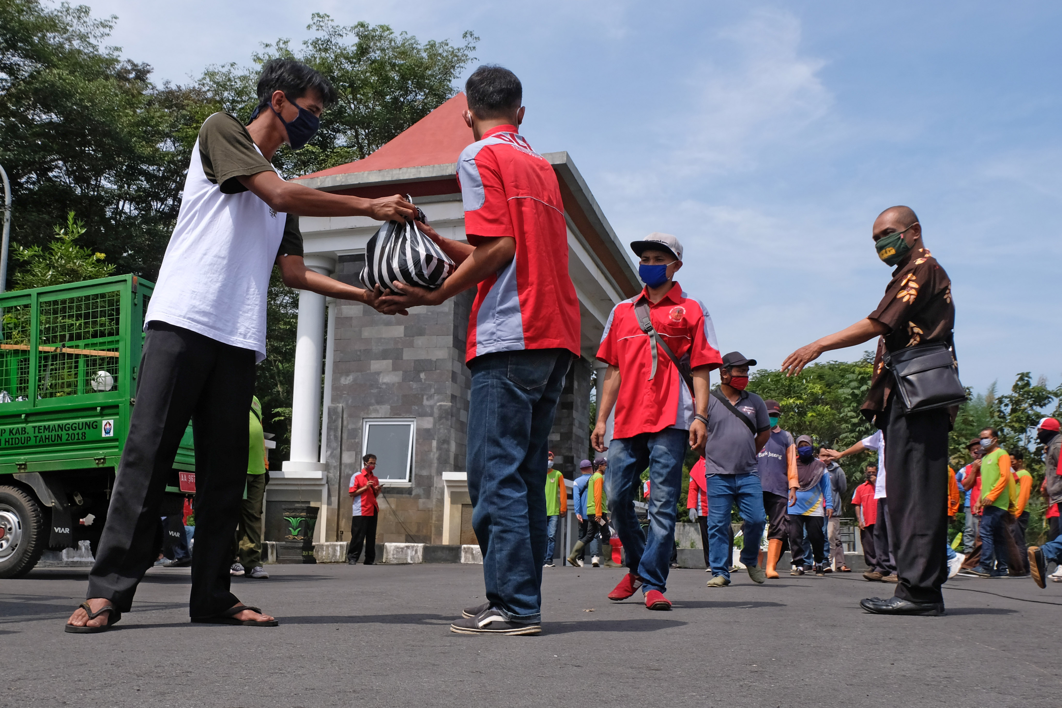 Pandemi Korona, Warga Temanggung Diminta tidak Beli Baju Lebaran