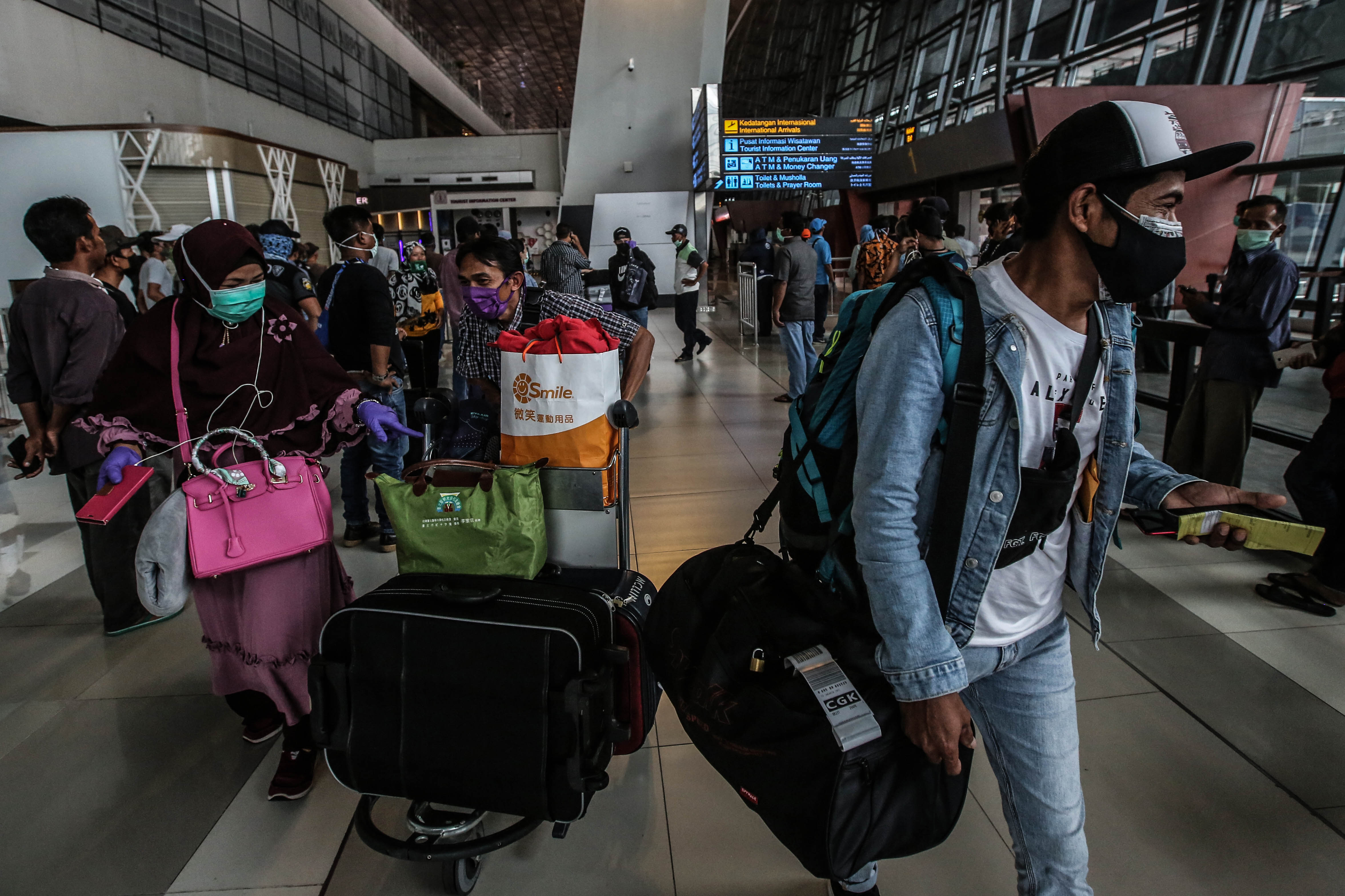 Pekerja migran Indonesia yang baru tiba dari Taiwan lewat penerbangan repatriasi.