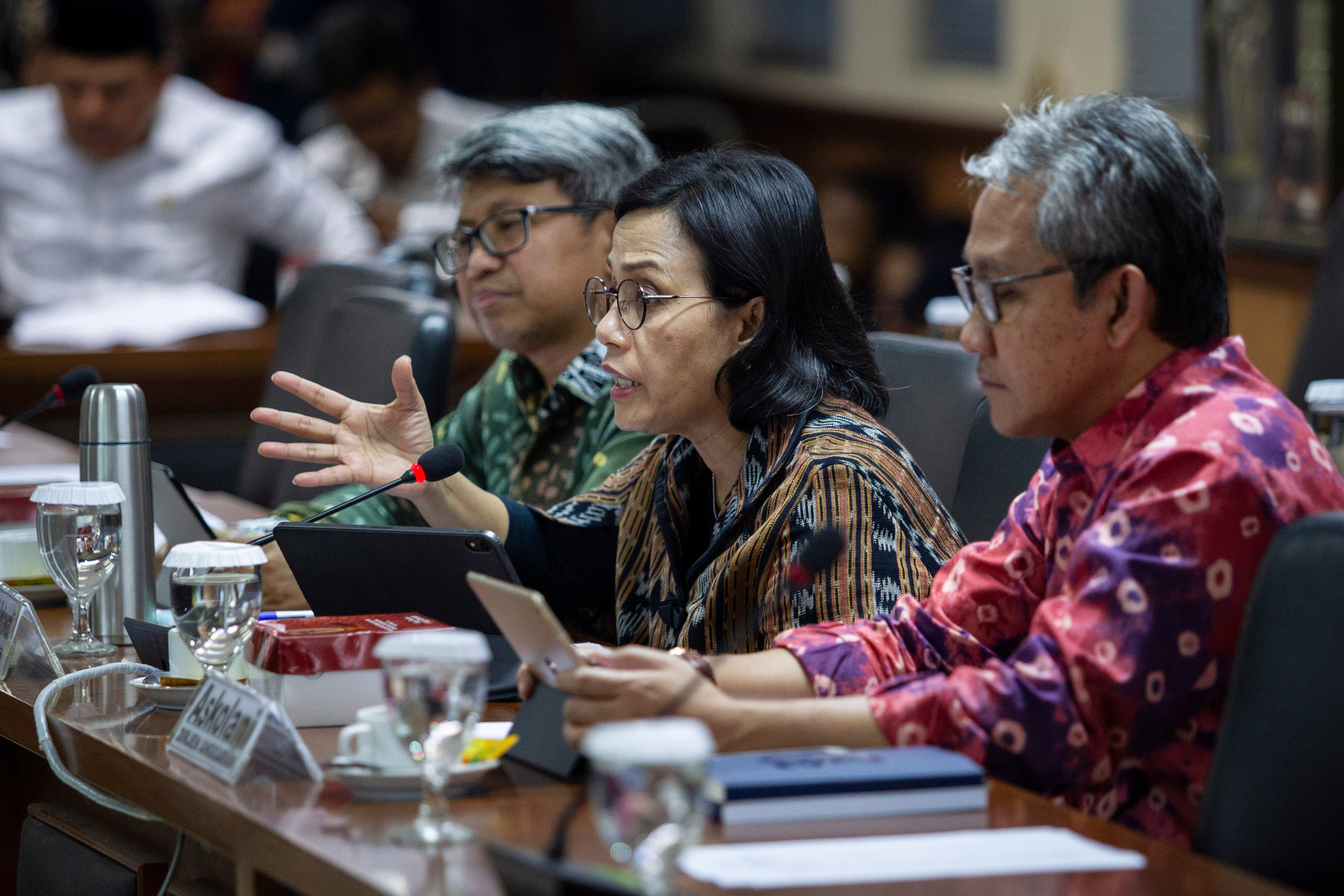 Menteri Keuangan Sri Mulyani bersama jajarannya mengikuti rapat kerja dengan Komite IV DPD RI.