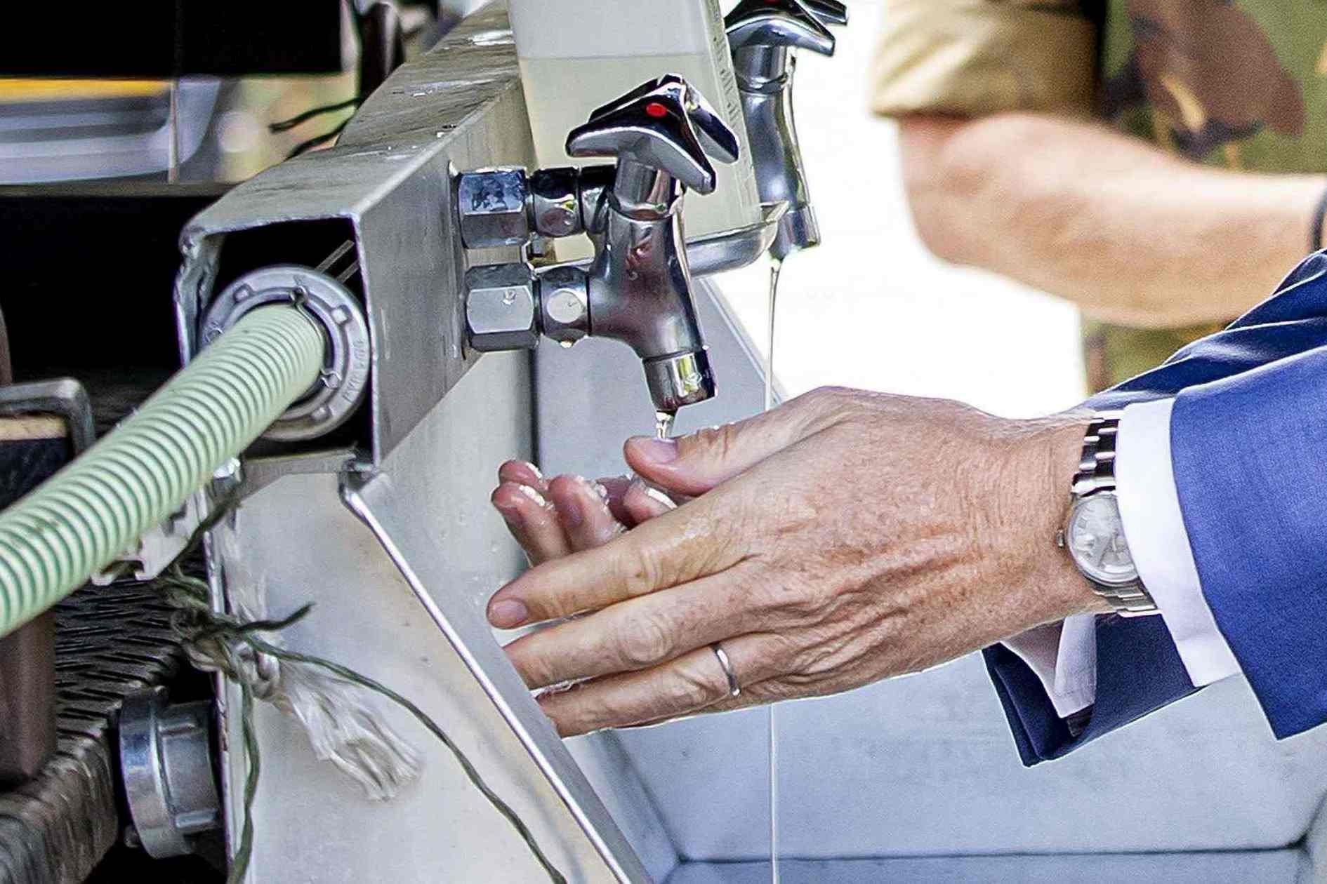 Ilustrasi mencuci tangan