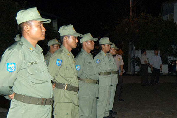 Hansip yang siap siskamling