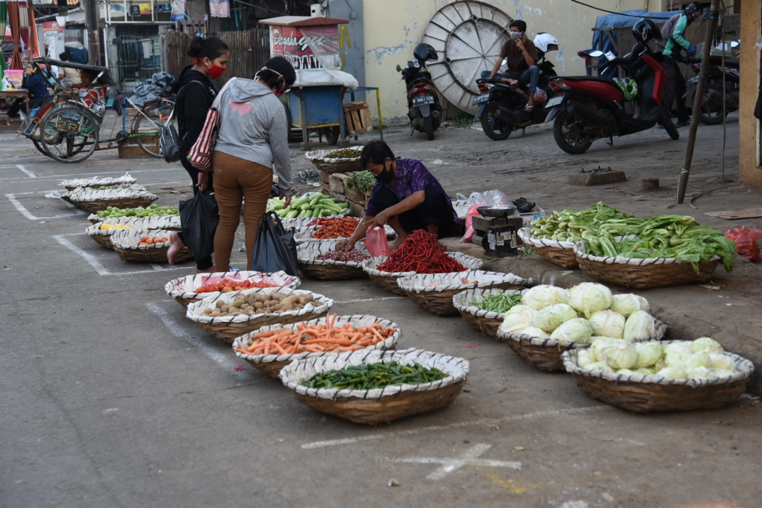 Tujuh pedagang di Pasar Induk Bojonegoro, positif Covid-19.