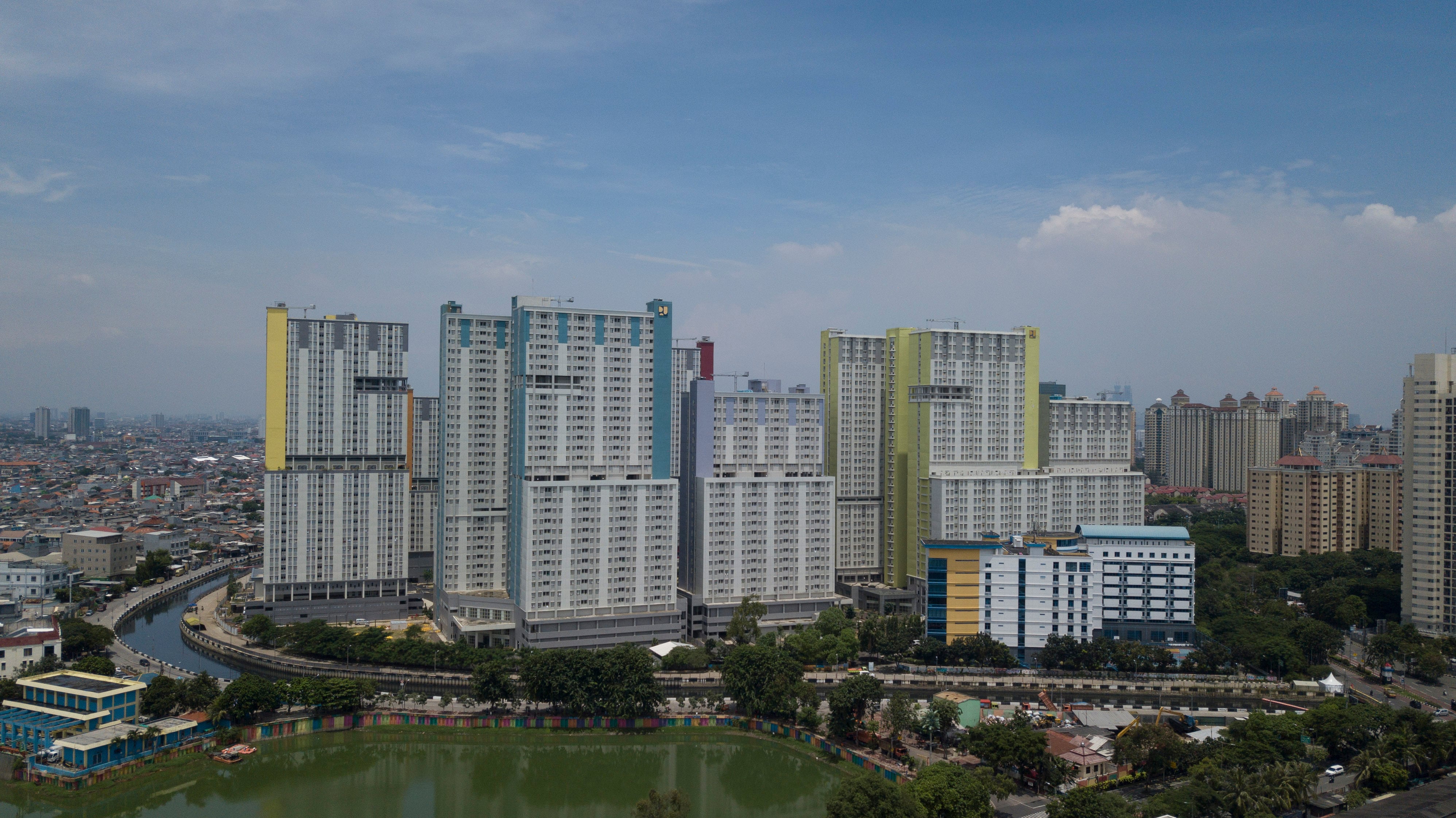 Foto udara Wisma Atlet Kemayoran yang difungsikan sebagai rumah sakit darurat covid-19.