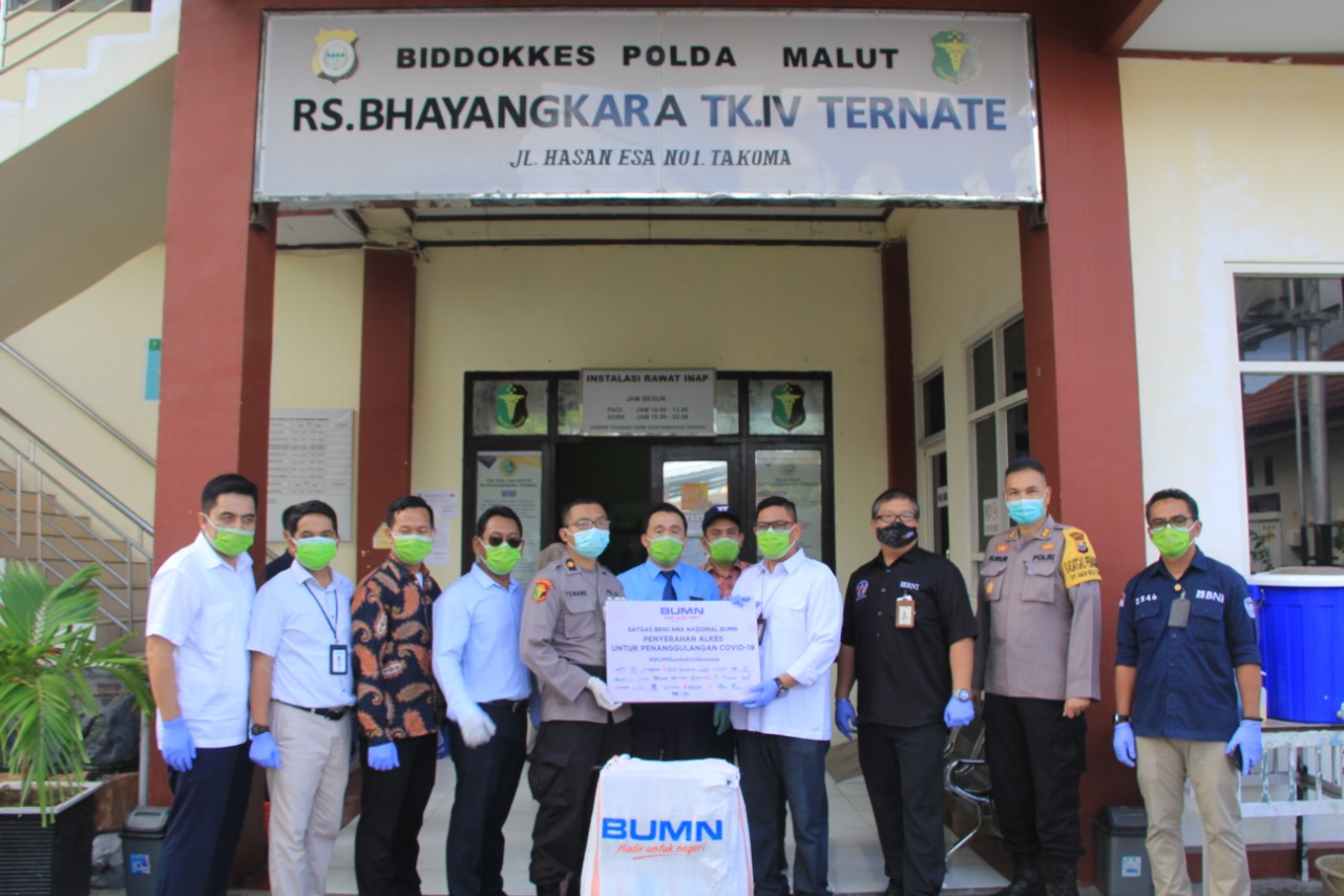 Forum BUMN dan Kemenkeu Maluku Utara memberikan bantuan alat kesehatan dan sembako untuk tenaga kesehatan, Rabu (20/5/2020)